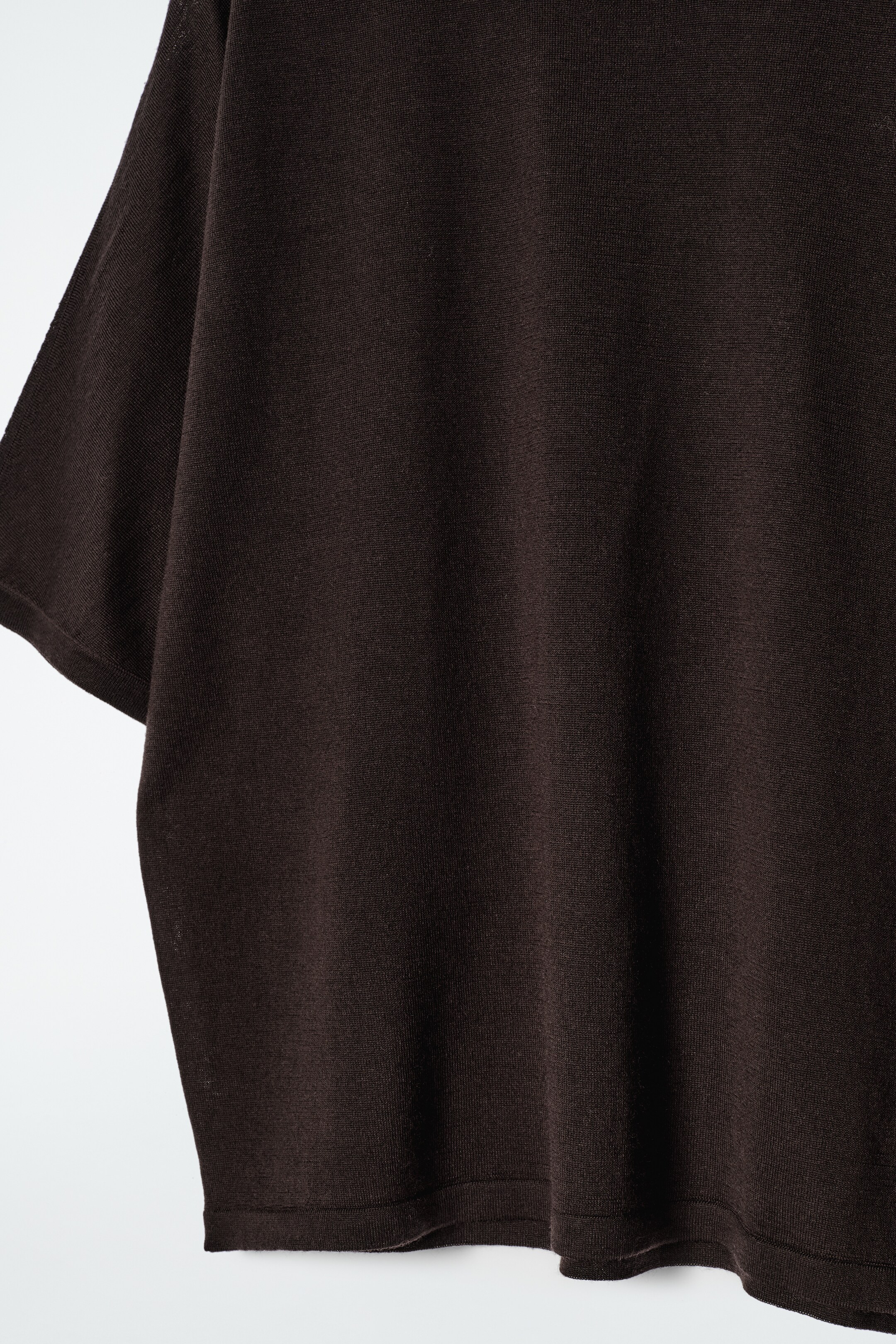 Grotere afbeelding bekijken: MERINO WOLLEN T-SHIRT - DONKERBRUIN - DAMES | H&M BE 7