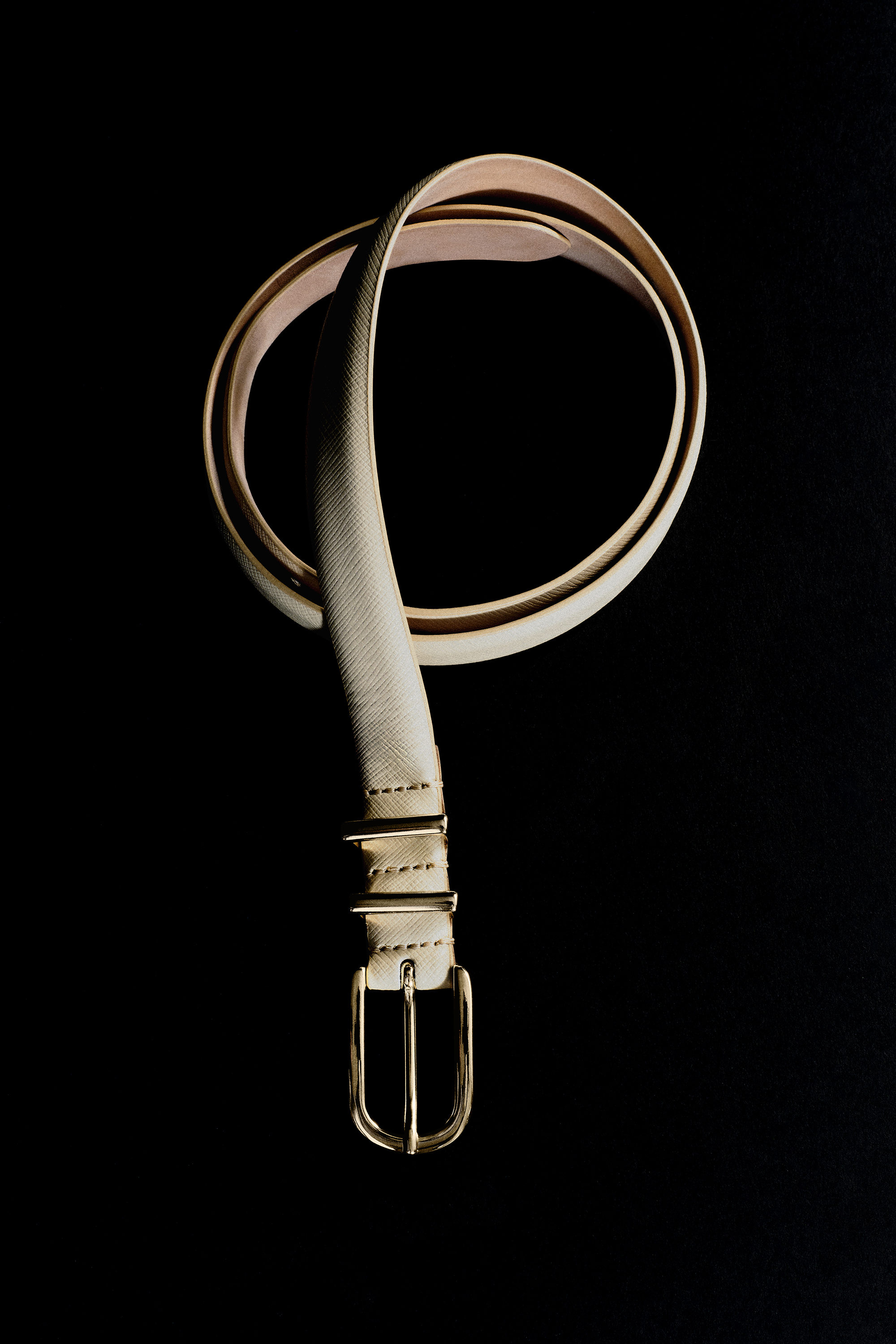 SAFFIANO LEATHER BELT - CREAM | COS US