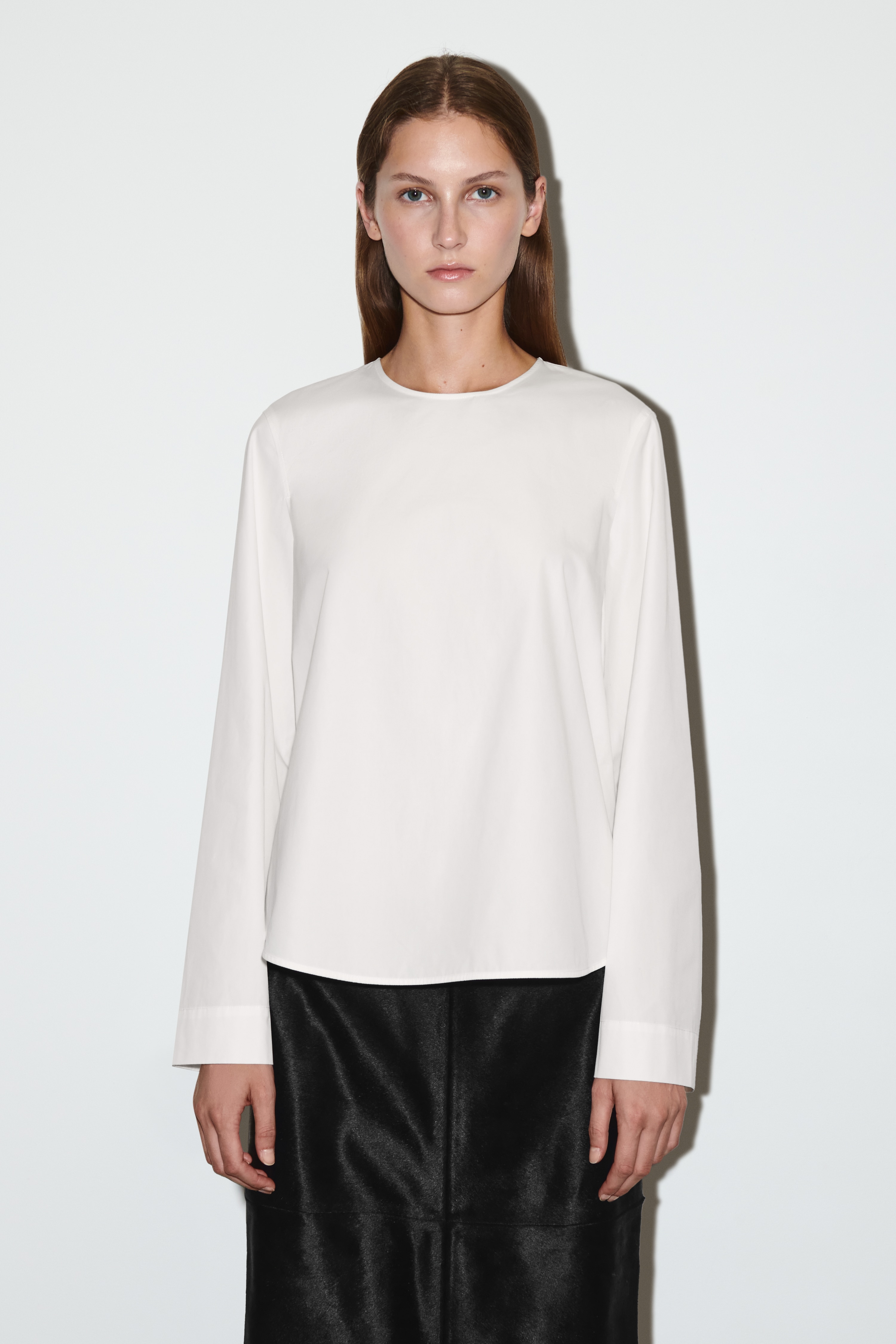 BAUMWOLLBLUSE MIT ABGERUNDETEM SAUM - WEISS