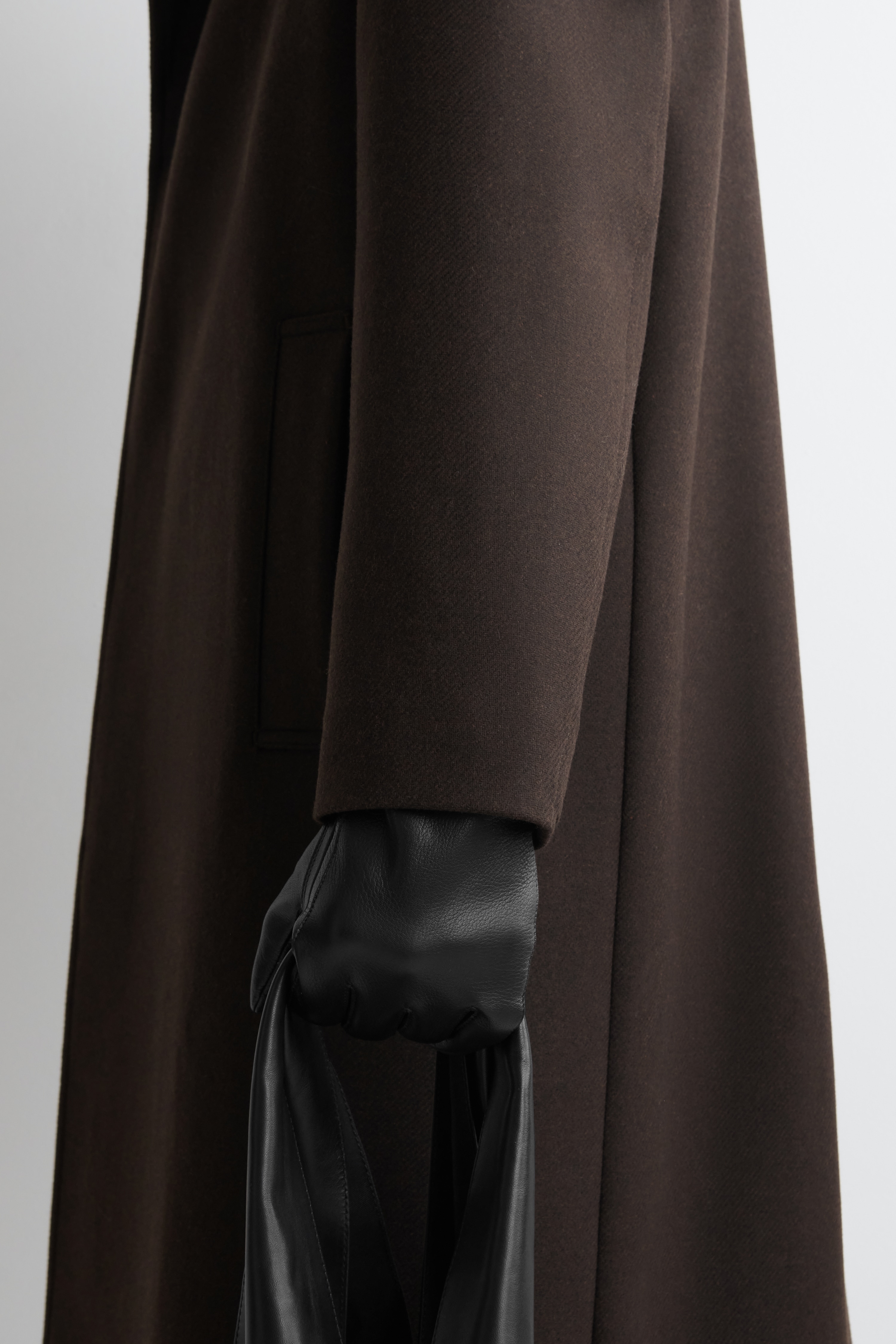 CASHMERE-LINED LEATHER GLOVES - ČERNÉ/ŠEDÁ / RYBÍ KOST