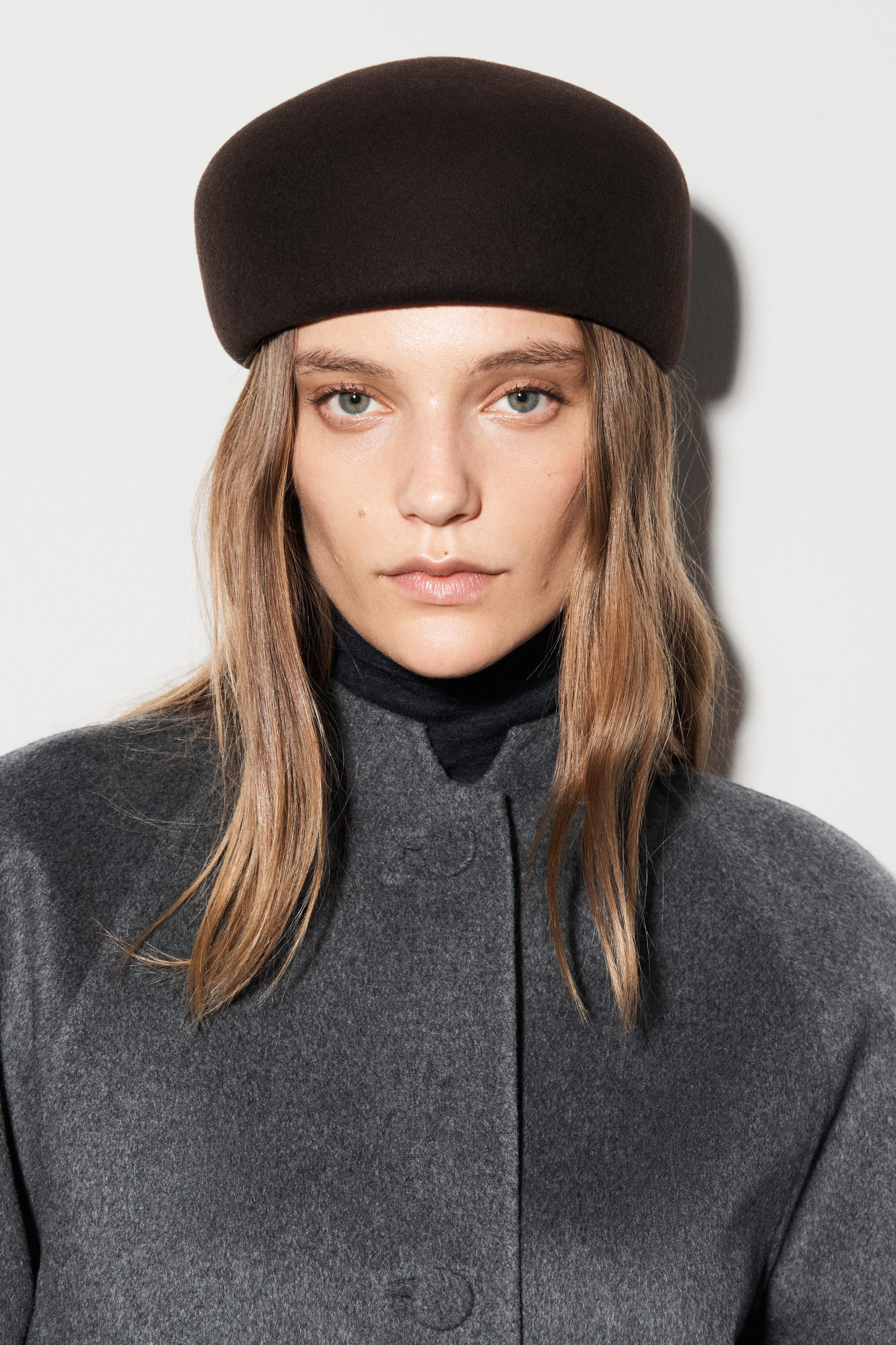 SCULPTED WOOL BERET - BROWN | COS NL display picture 3