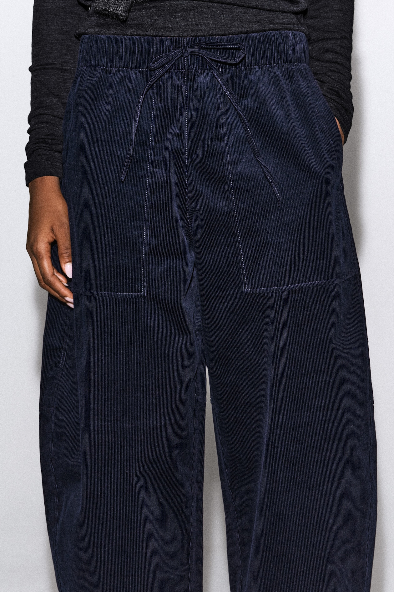 CORDUROY BARREL-LEG DRAWSTRING PANTS — NAVY
