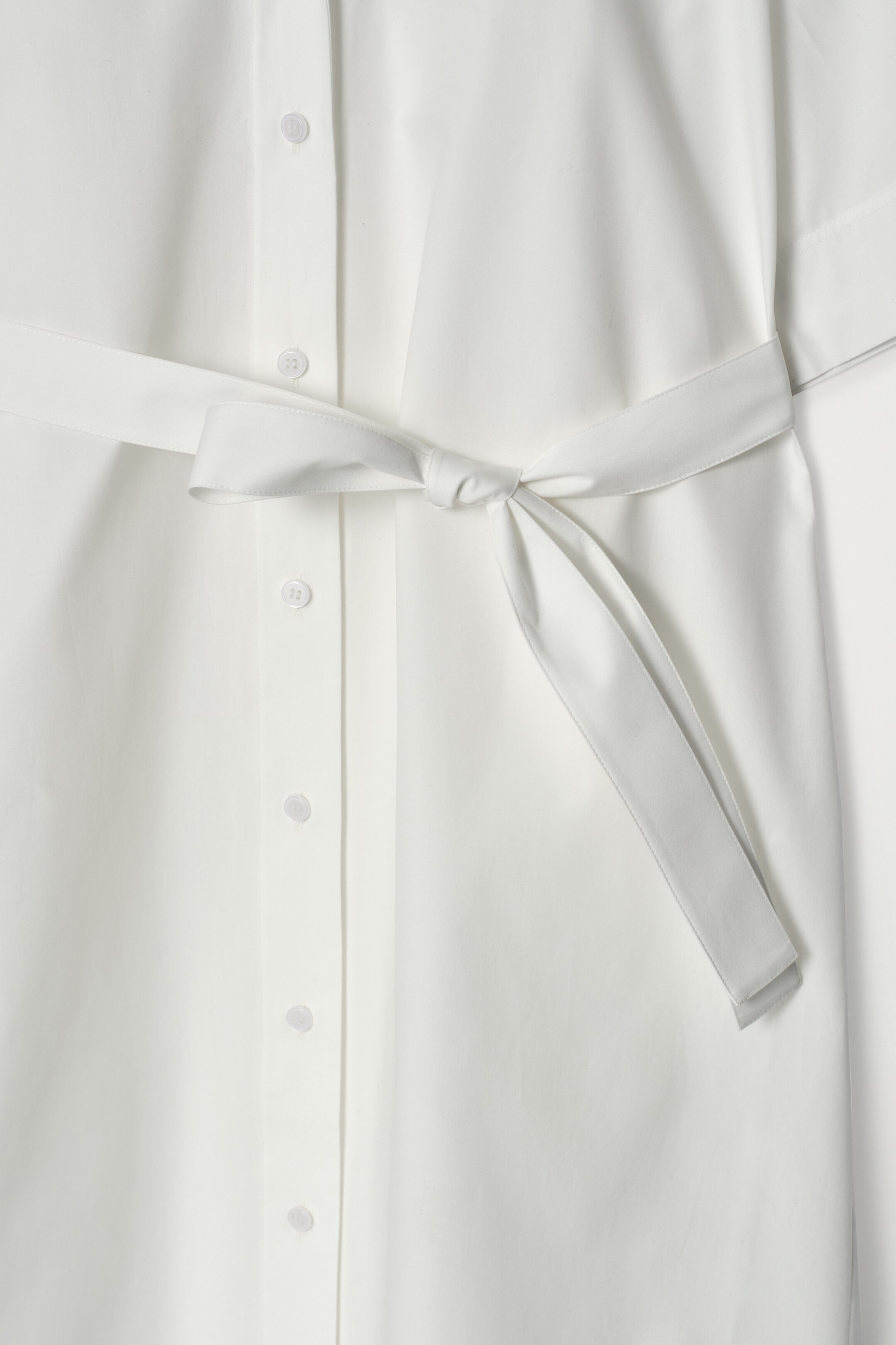 Vezi imaginea mai mare: Rochie cămașă midi cu mâneci scurte și curea - ALB - FEMEI | H&M RO 8