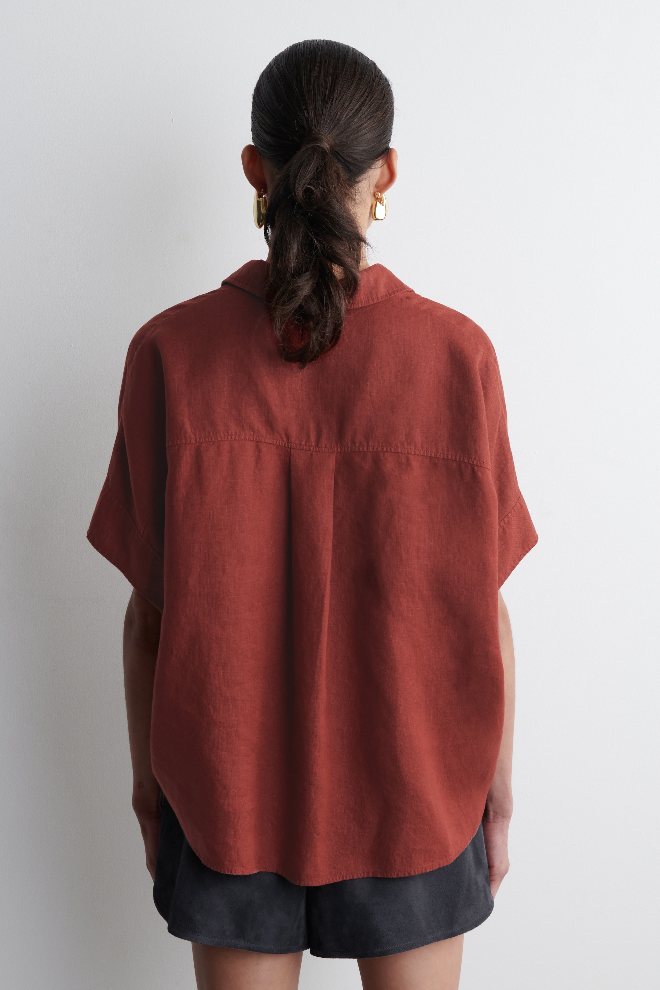 Visualizza immagine più grande: CAMICIA IN LINO CON MEZZA ABOTTONATURA - ROSSO SCURO - DONNA | H&M IT 3