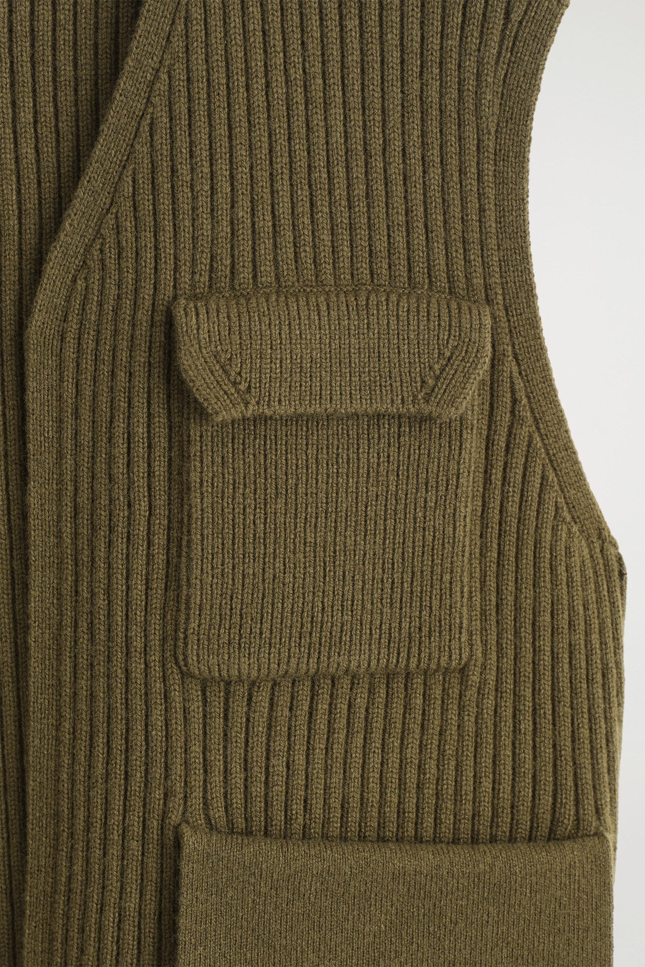 RIBBED MERINO WOOL UTILITY VEST — KHAKI MÉLANGE