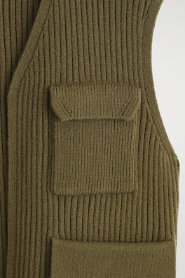 RIBBED MERINO WOOL UTILITY VEST — KHAKI MÉLANGE 1
