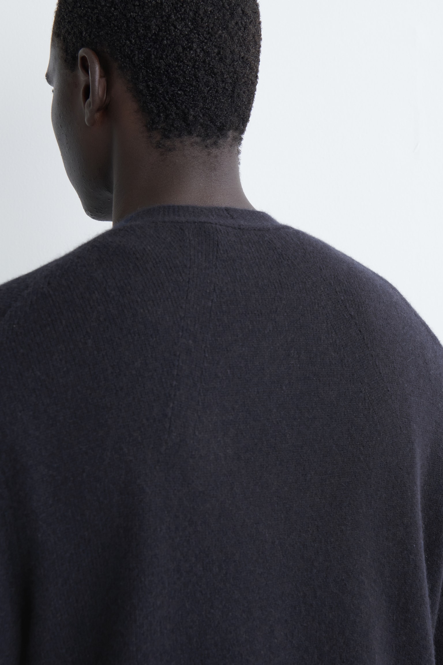 CASHMERE V-NECK CARDIGAN - NAVY/LIGHT UNDYED - 3