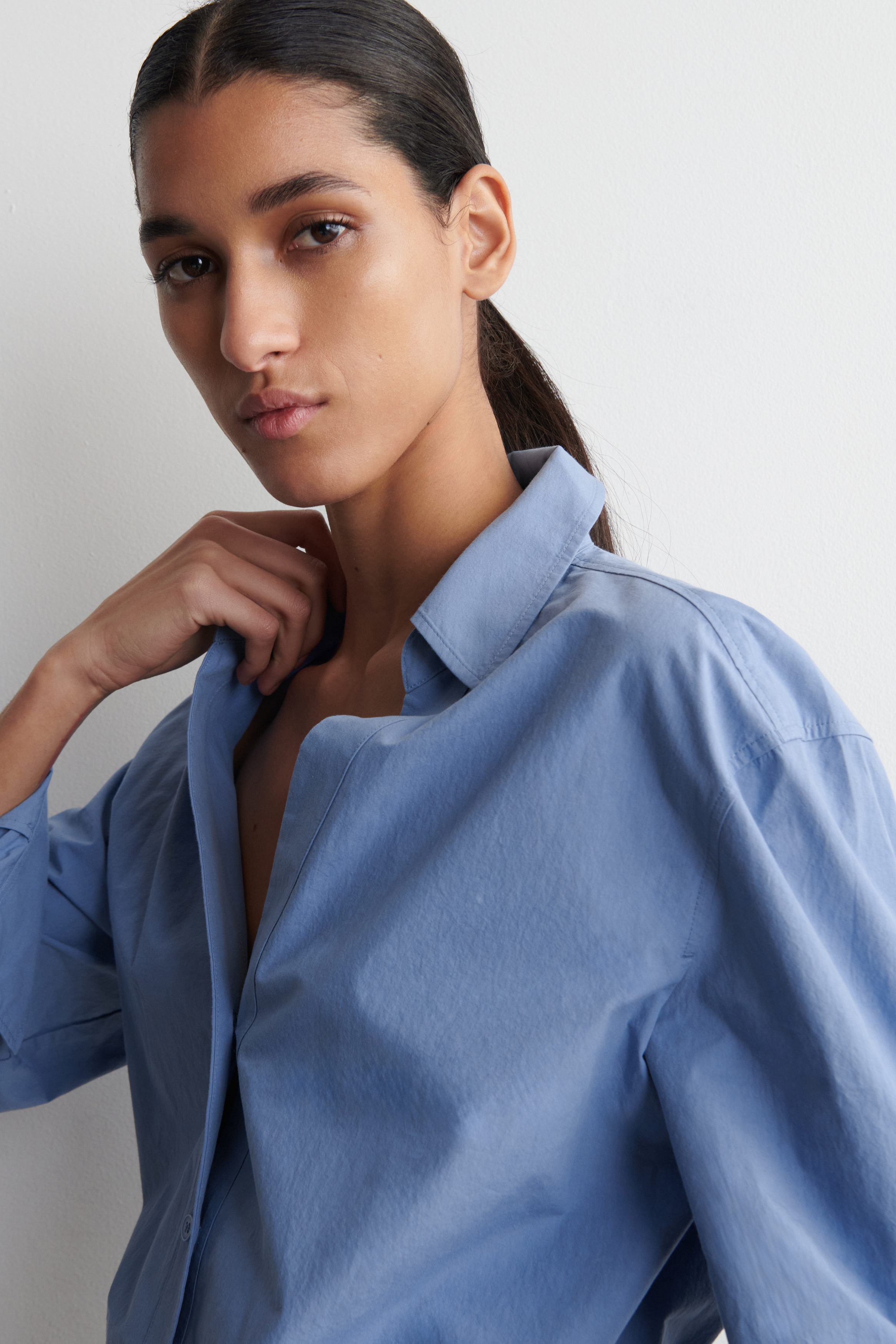 OPEN-COLLAR COTTON-POPLIN SHIRT - BLUE | COS US