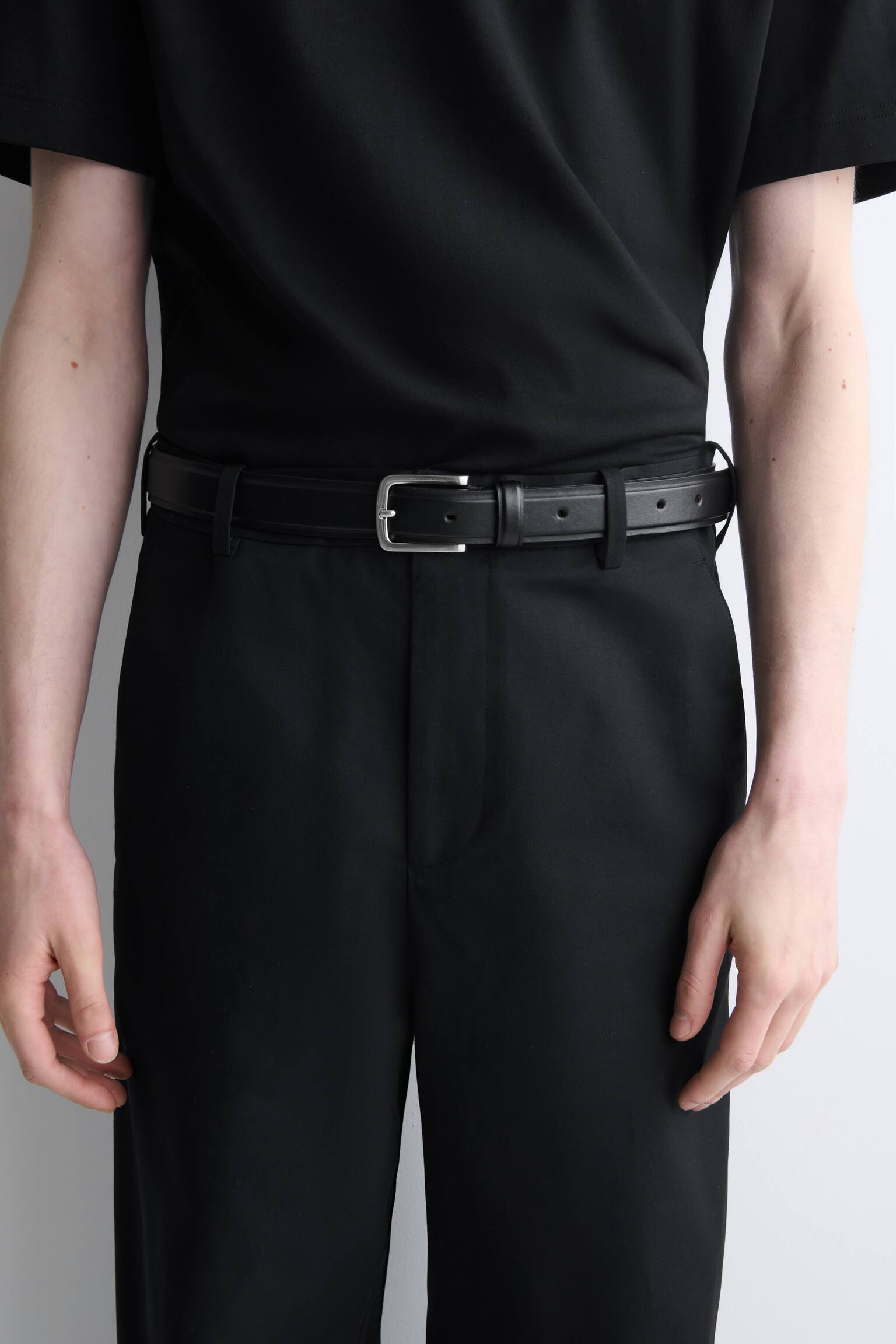 BAWEŁNIANE SPODNIE CHINO Z SZEROKIMI NOGAWKAMI - CZARNY/BEŻOWY - 5