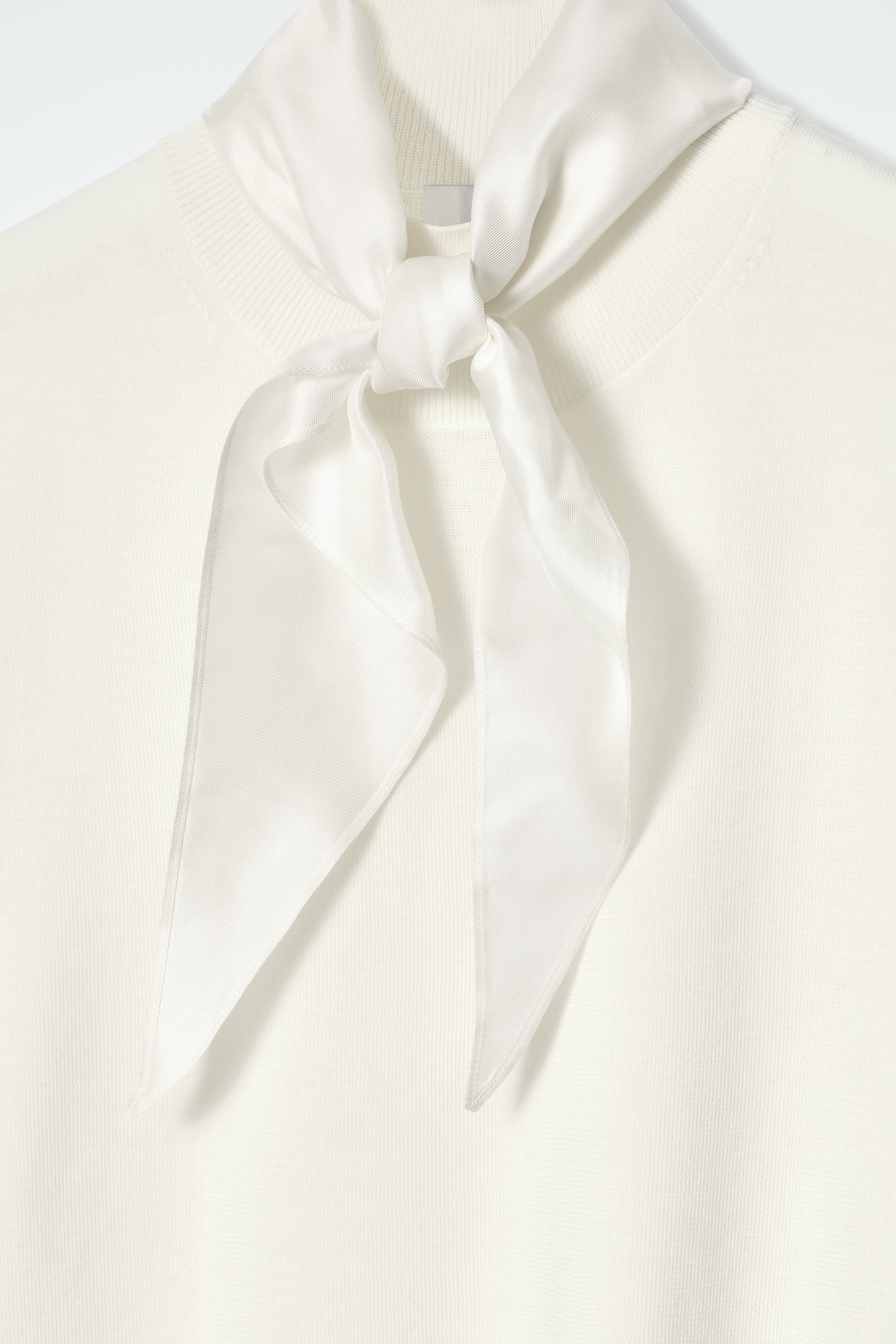 T-SHIRT À DÉTAIL FOULARD EN LAINE MÉRINOS