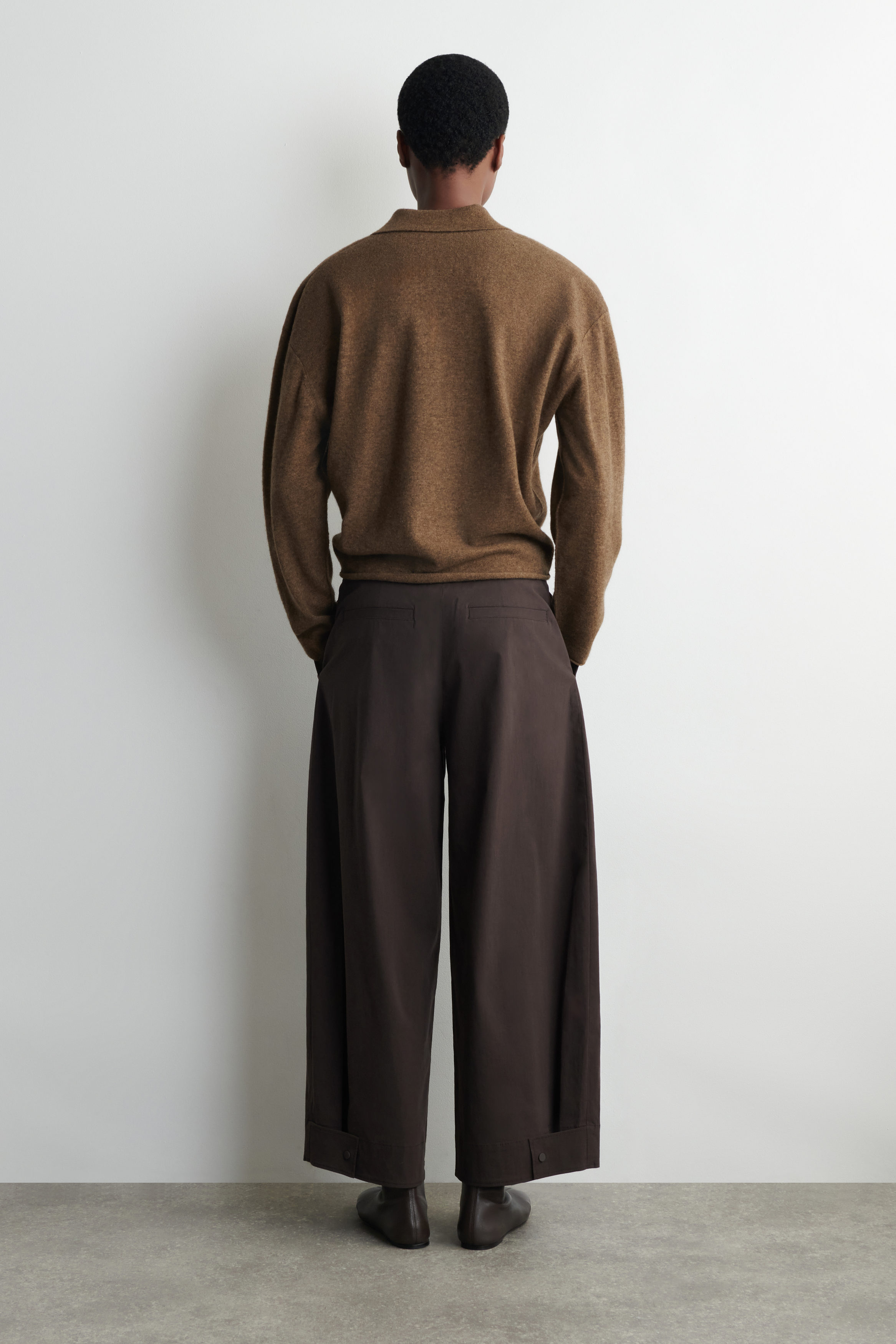 COTTON BARREL-LEG TROUSERS - BROWN | COS NL COTTON BARREL-LEG TROUSERS - BROWN | COS NL