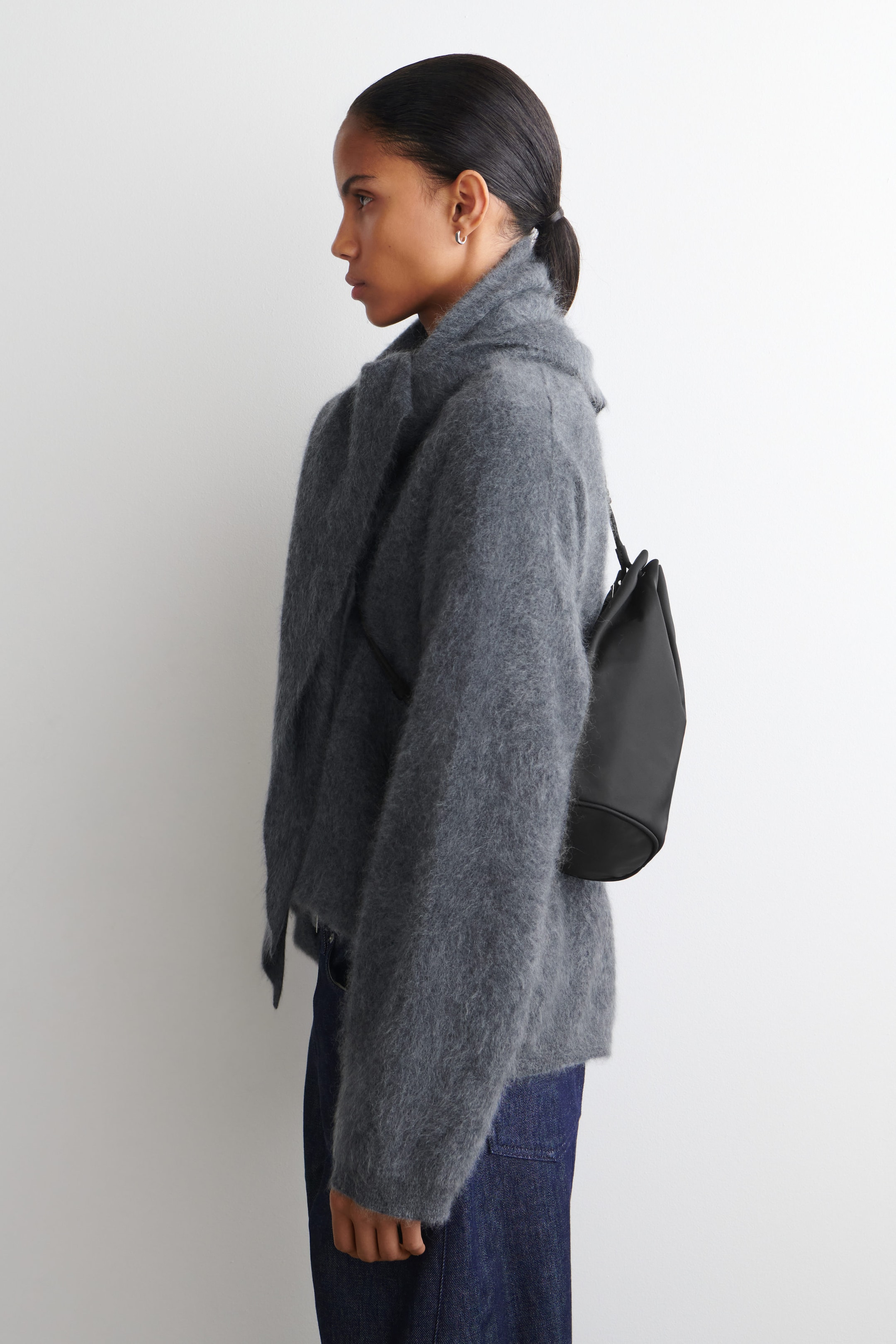 DRAWSTRING CROSSBODY BAG - NYLON