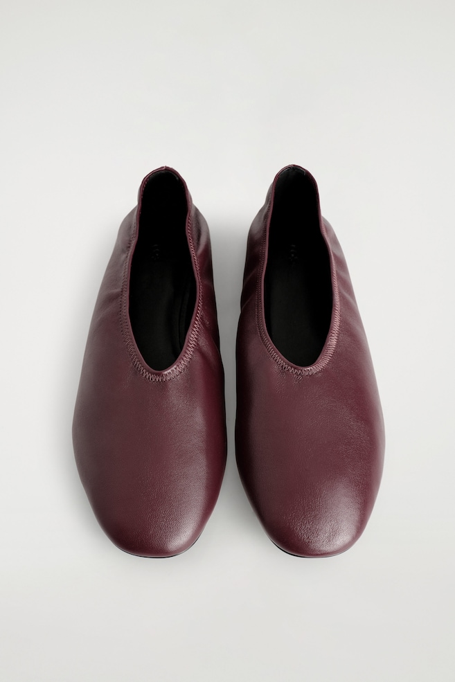 MINIMAL LEATHER BALLET FLATS — RED