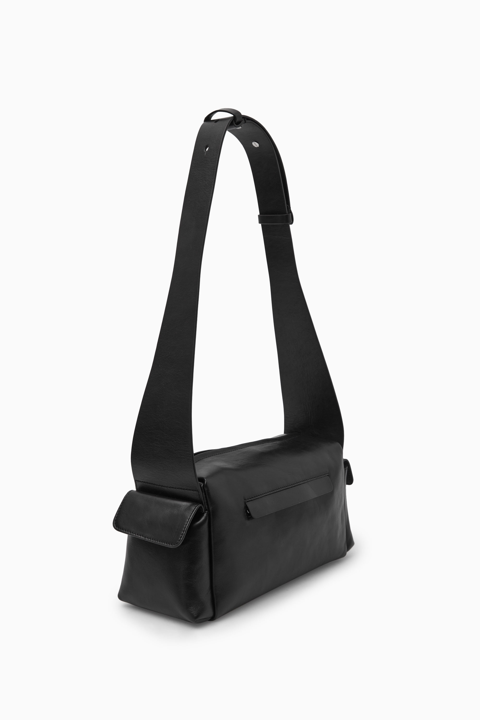 POCKET CROSSBODY - LEATHER - BLACK | COS US