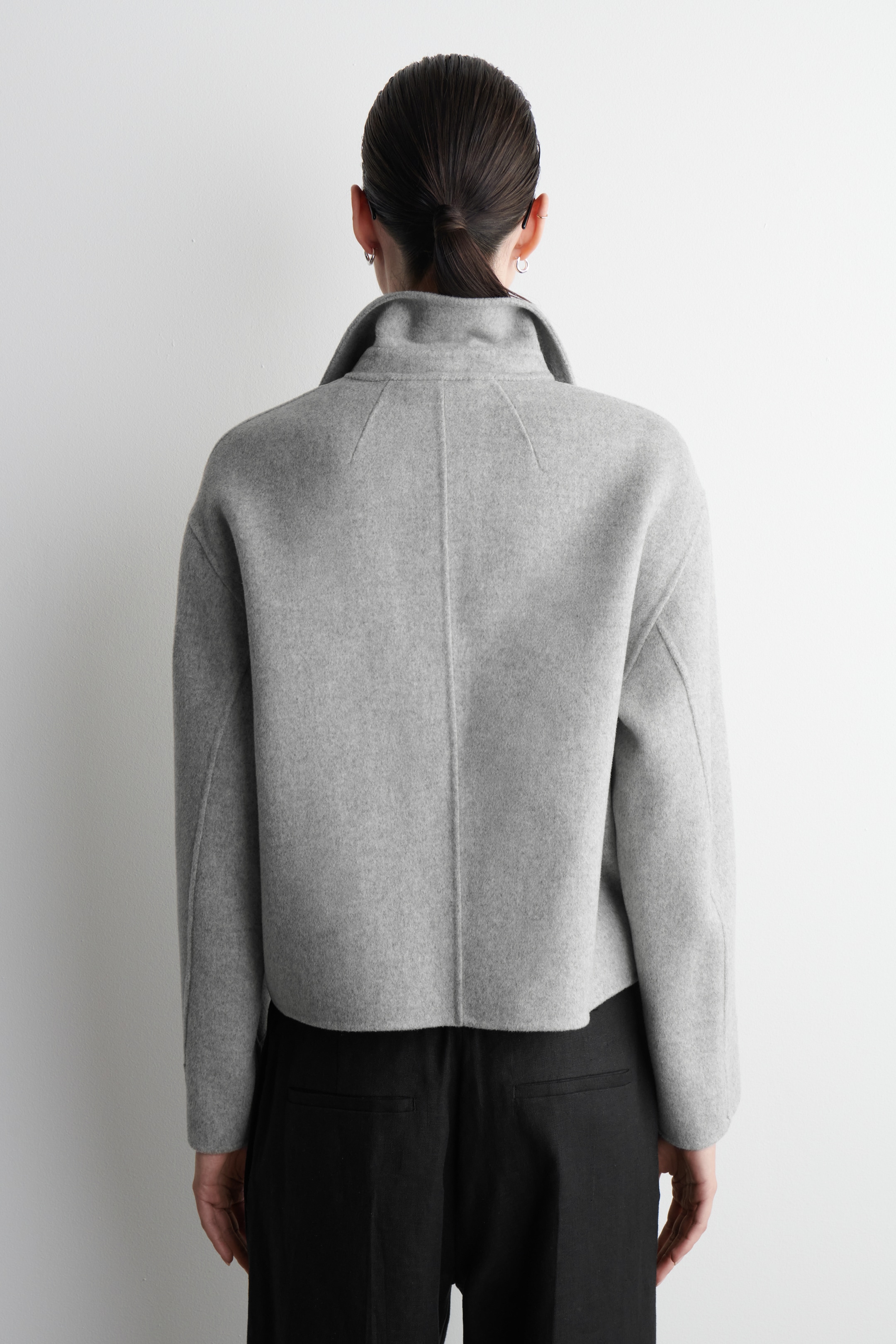 Größeres Bild ansehen: KASTENFÖRMIGE KURZJACKE AUS DOUBLEFACE-WOLLE - Hellgrau - Ladies | H&M DE 4
