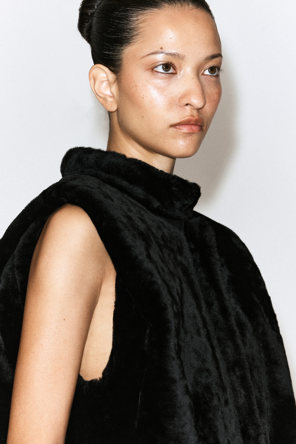 SHEARLING GILET — CARBON