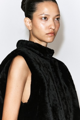 SHEARLING GILET — CARBON 4
