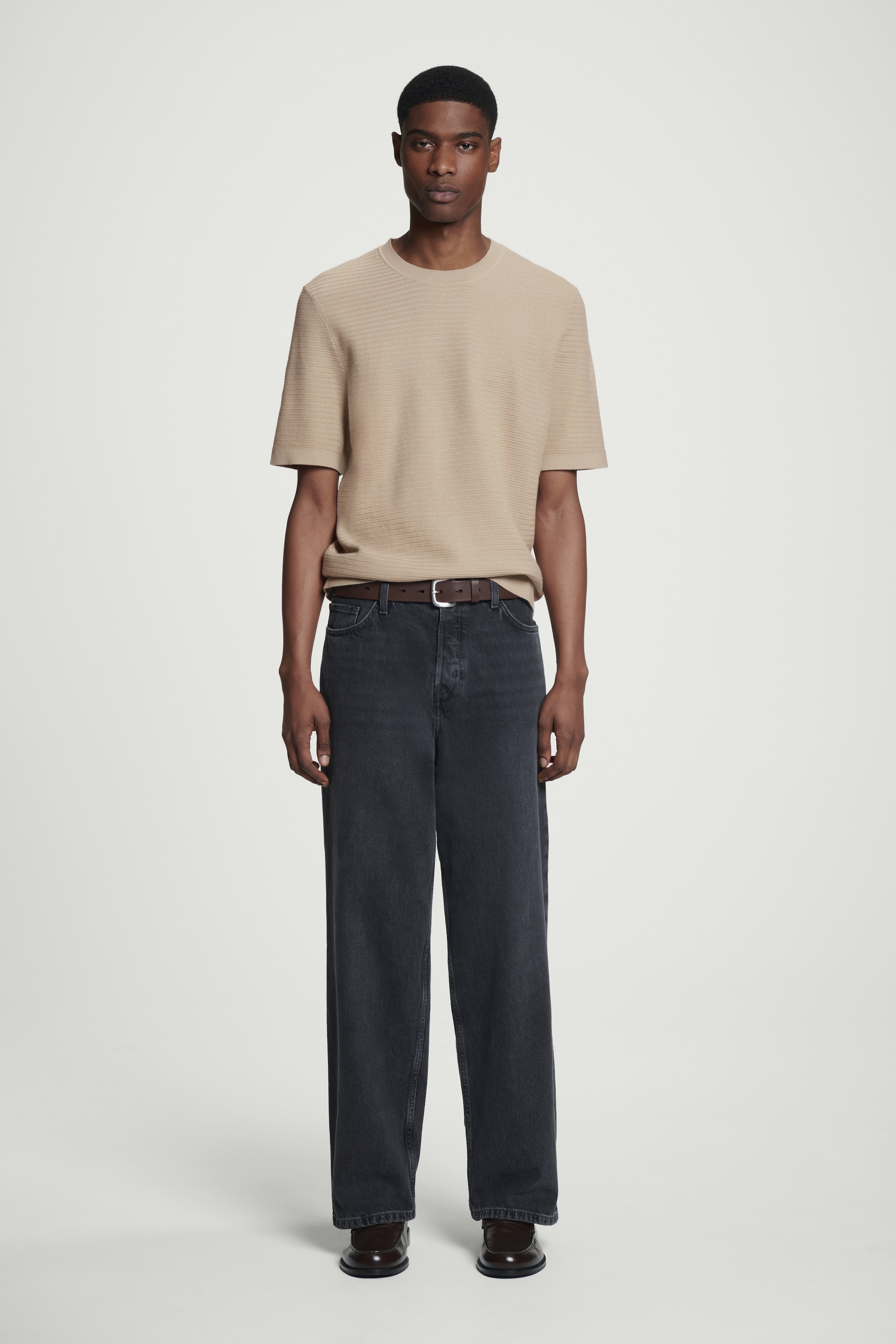 Größeres Bild anzeigen: STRUKTURIERTES T-SHIRT AUS BAUMWOLLE - BRAUN - Men | H&M AT 2