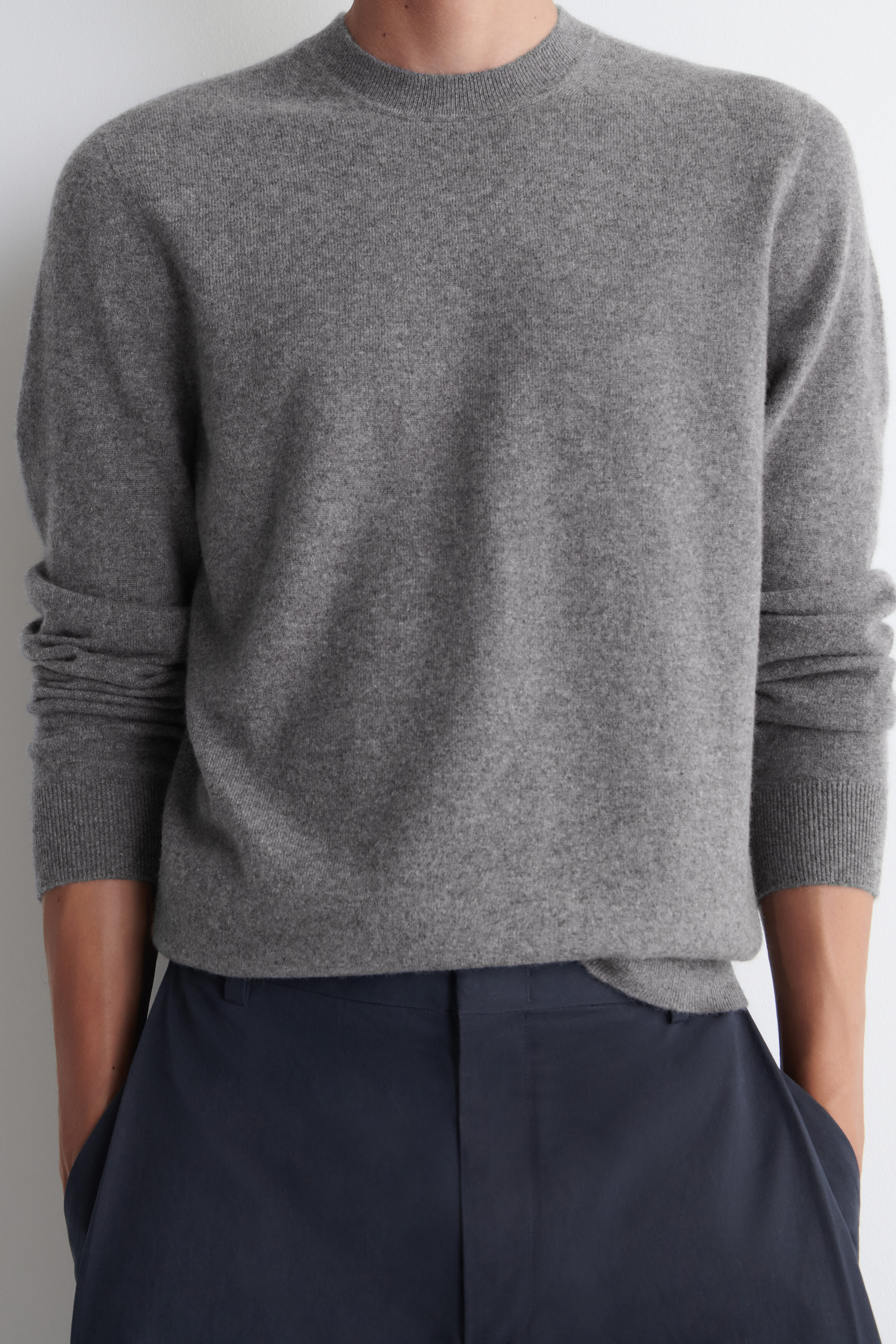 CASHMERE CREW-NECK SWEATER - thumbnail 3