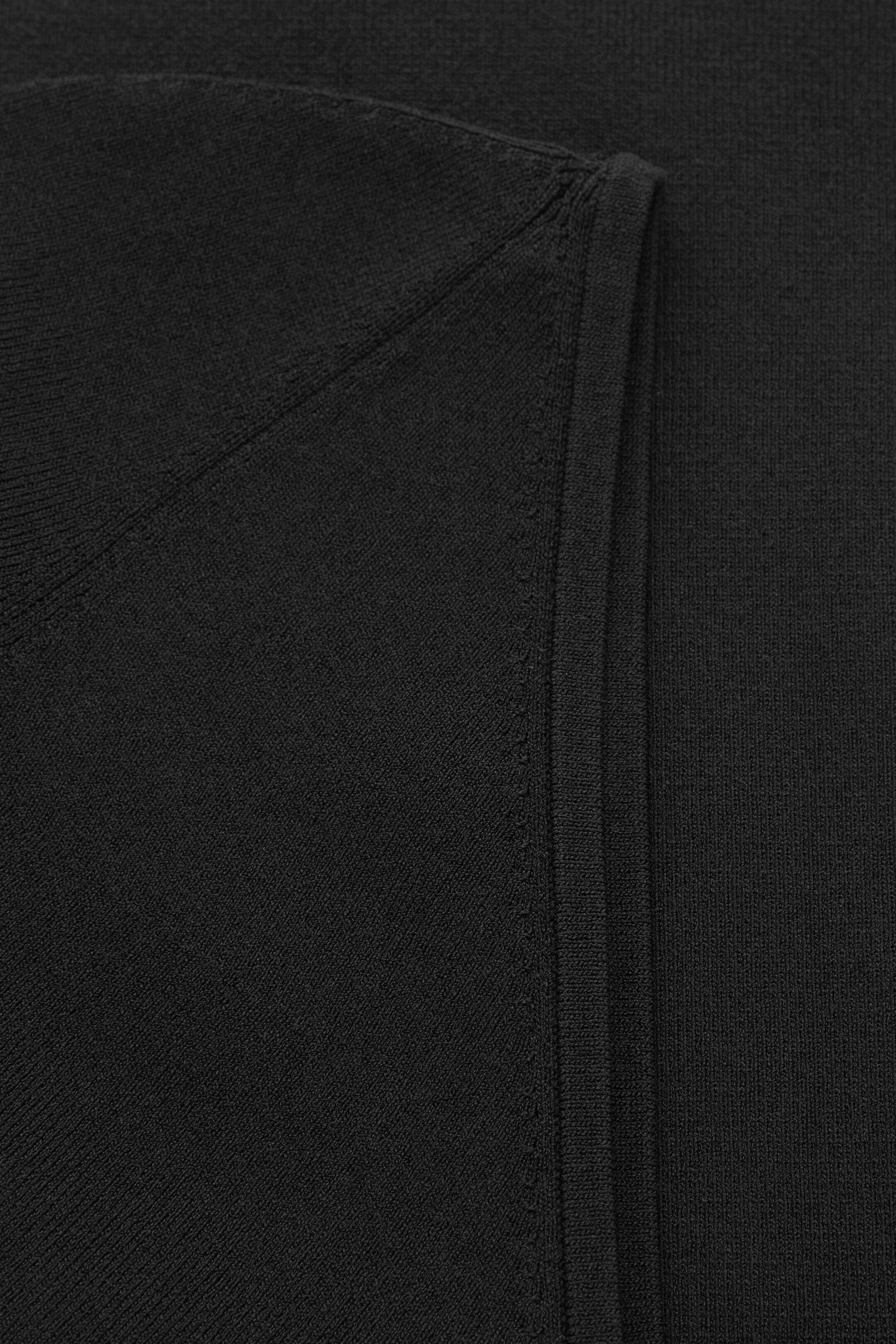 StillMedia/DescriptiveDetail