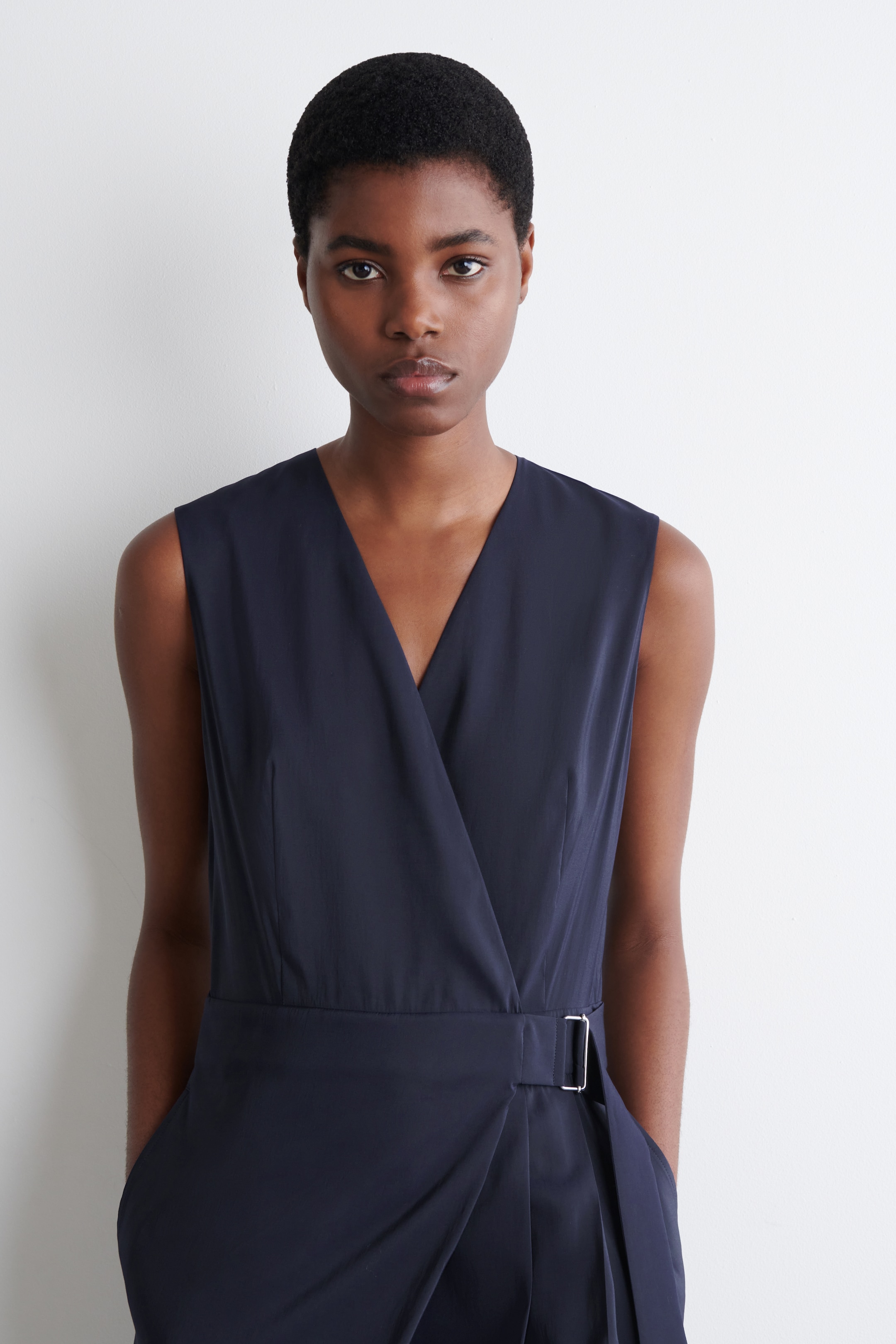 Преглед на по-голямо изображение: WRAP-FRONT JUMPSUIT - ТЪМНОСИН - ЖЕНИ | H&M BG 4