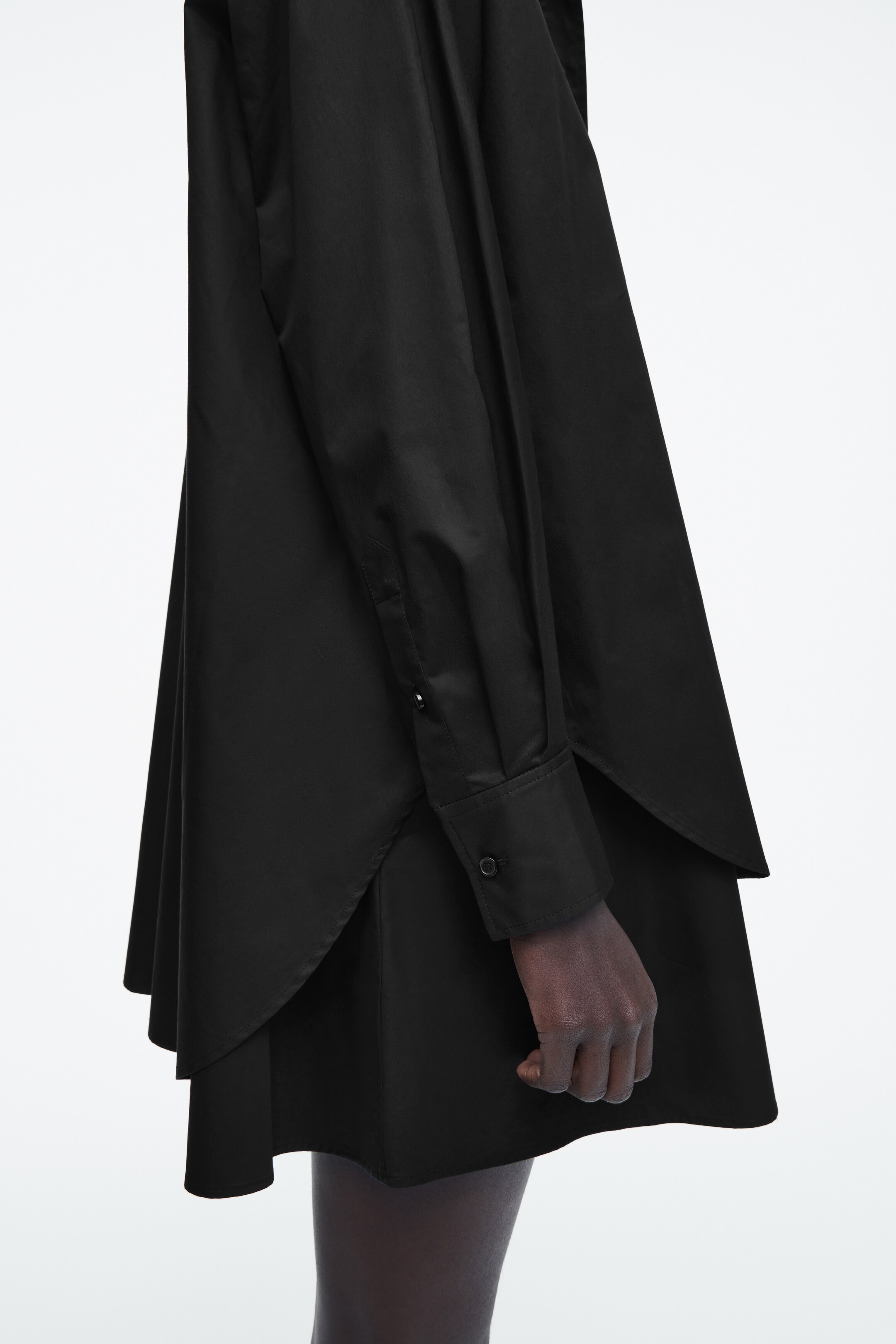 Vezi imaginea mai mare: ROCHIE CĂMAȘĂ TIP TRAPEZ CU STRATURI - NEGRU - FEMEI | H&M RO 5