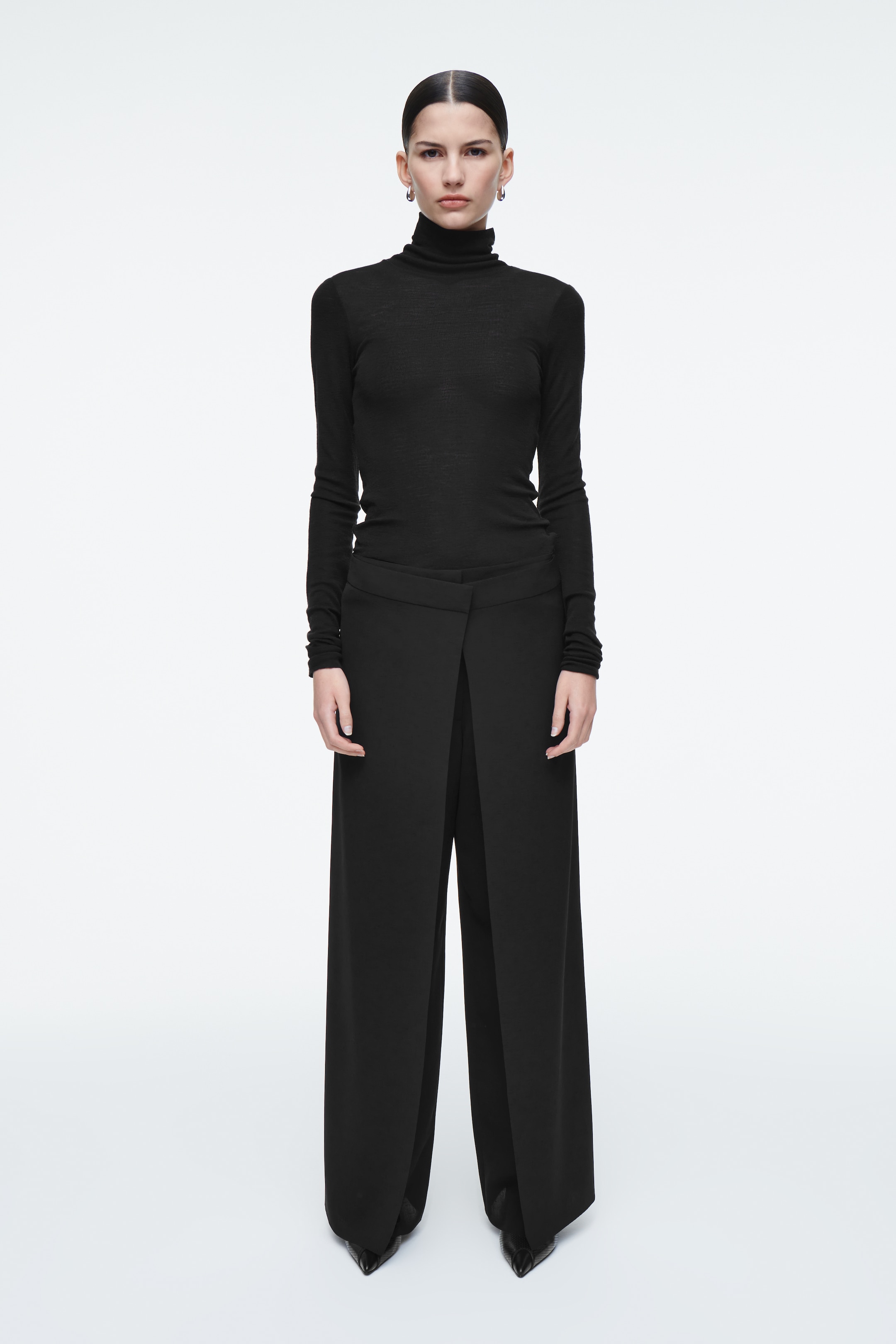 Grösseres Bild ansehen: HOSE MIT GERADEM BEIN UND WICKELFRONT - SCHWARZ - DAMEN | H&M CH 1