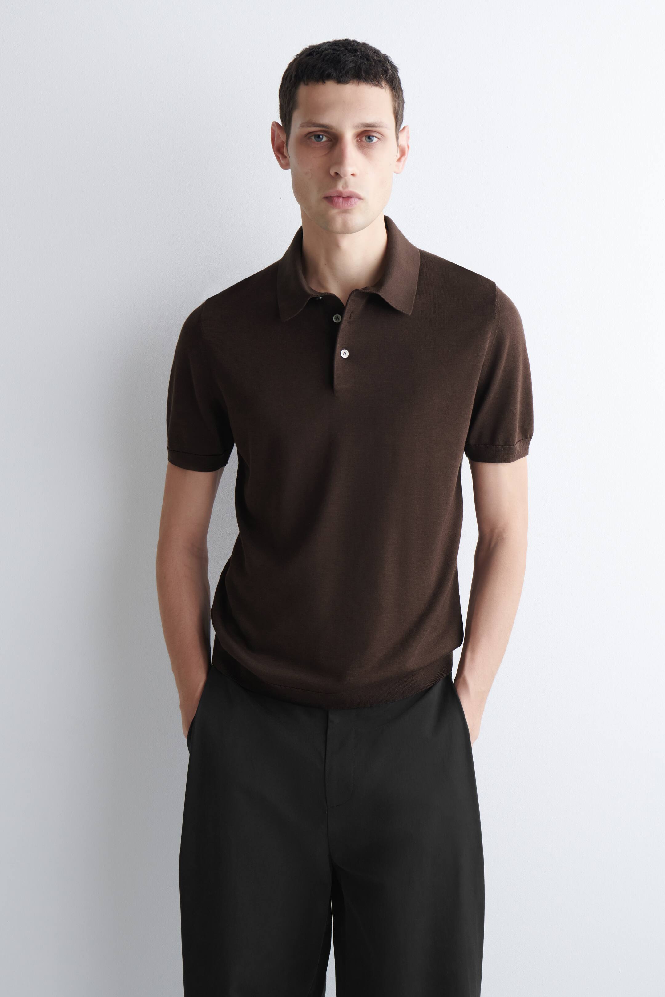 Vezi imaginea mai mare: TRICOU POLO SUBȚIRE DIN MĂTASE TRICOTATĂ - BORDEAUX - BĂRBAŢI | H&M RO 1