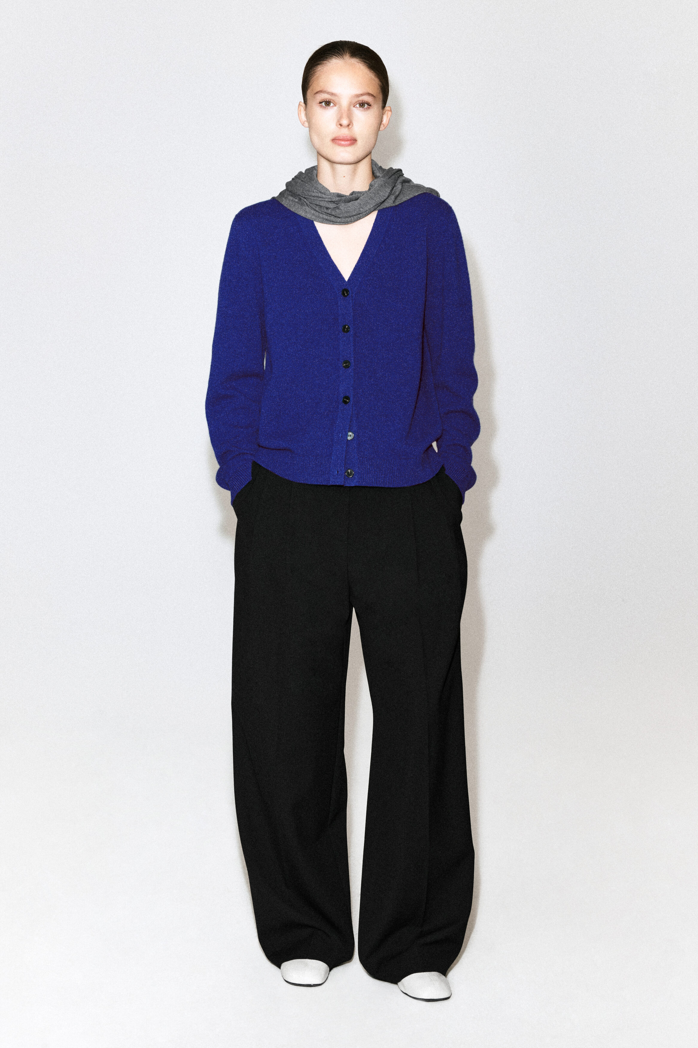 MERINO WOOL V-NECK CARDIGAN - thumbnail 3
