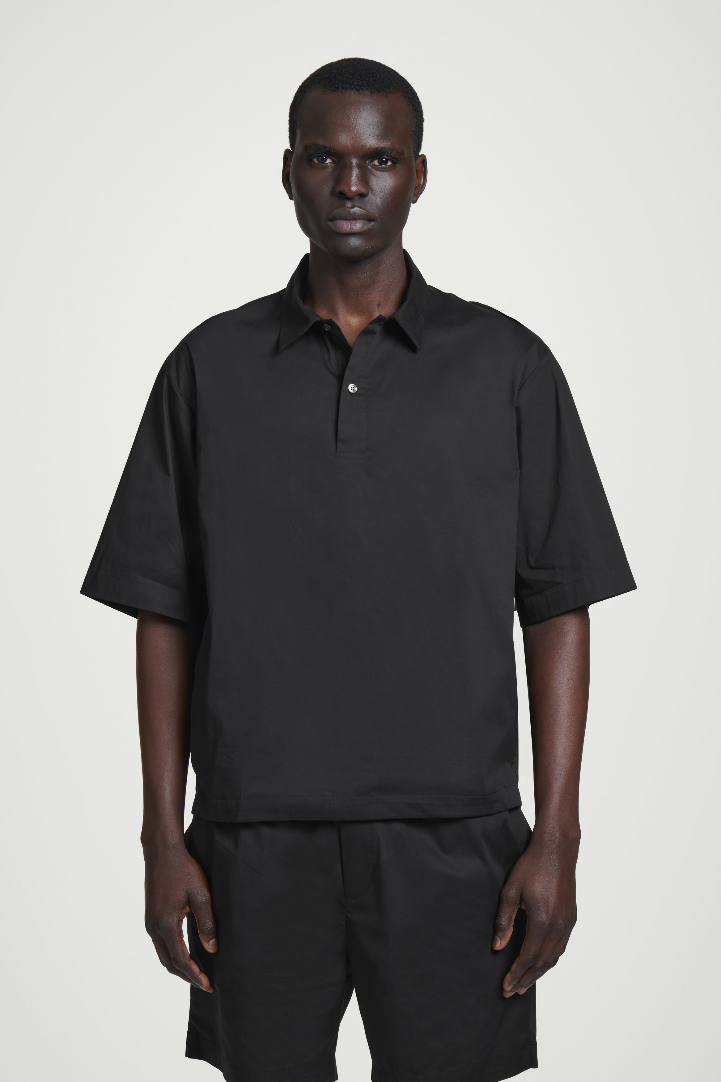 COTTON POPOVER SHORT-SLEVED SHIRT - BLACK | COS