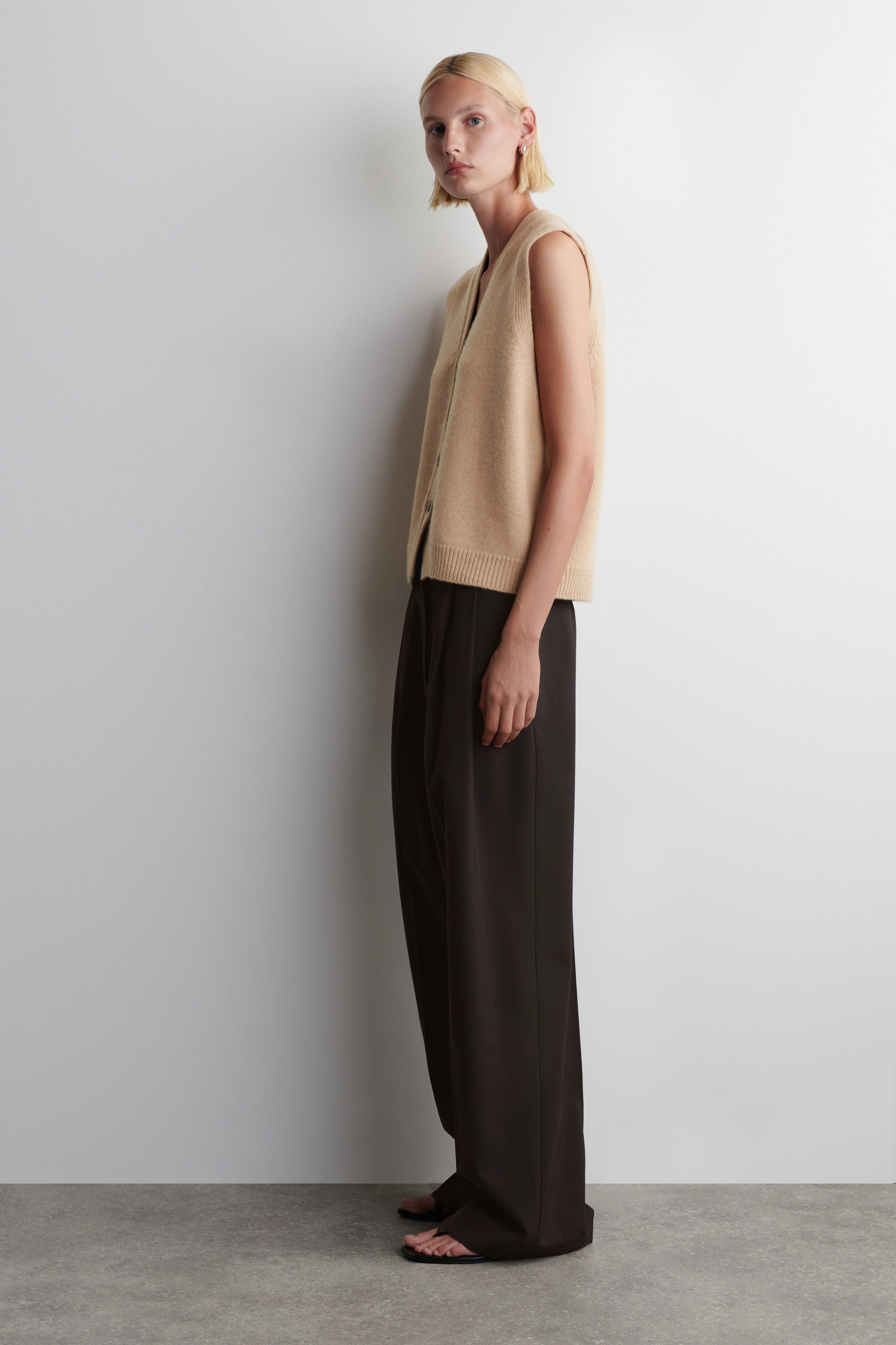 KNITTED CASHMERE-BLEND VEST - BEIGE | COS