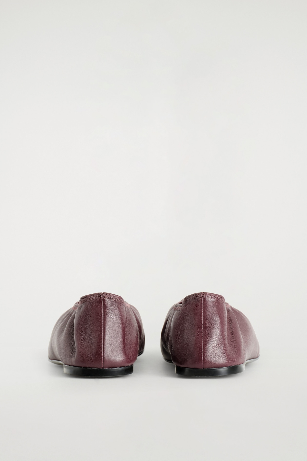 MINIMAL LEATHER BALLET FLATS — RED