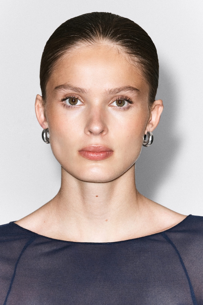 MINI CHUNKY HOOP EARRINGS — SILVER