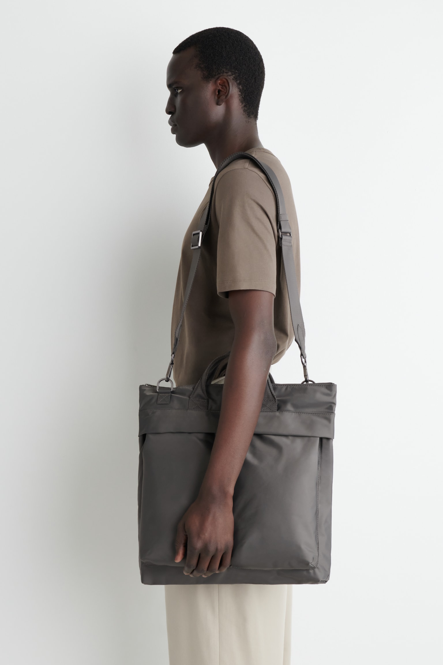 BOLSO MENSAJERO TRANSIT - NAILON - GRIS/NEGRO - 5