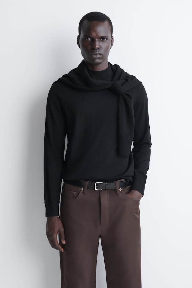 SLIM MERINO WOOL MOCK-NECK SWEATER — BLACK