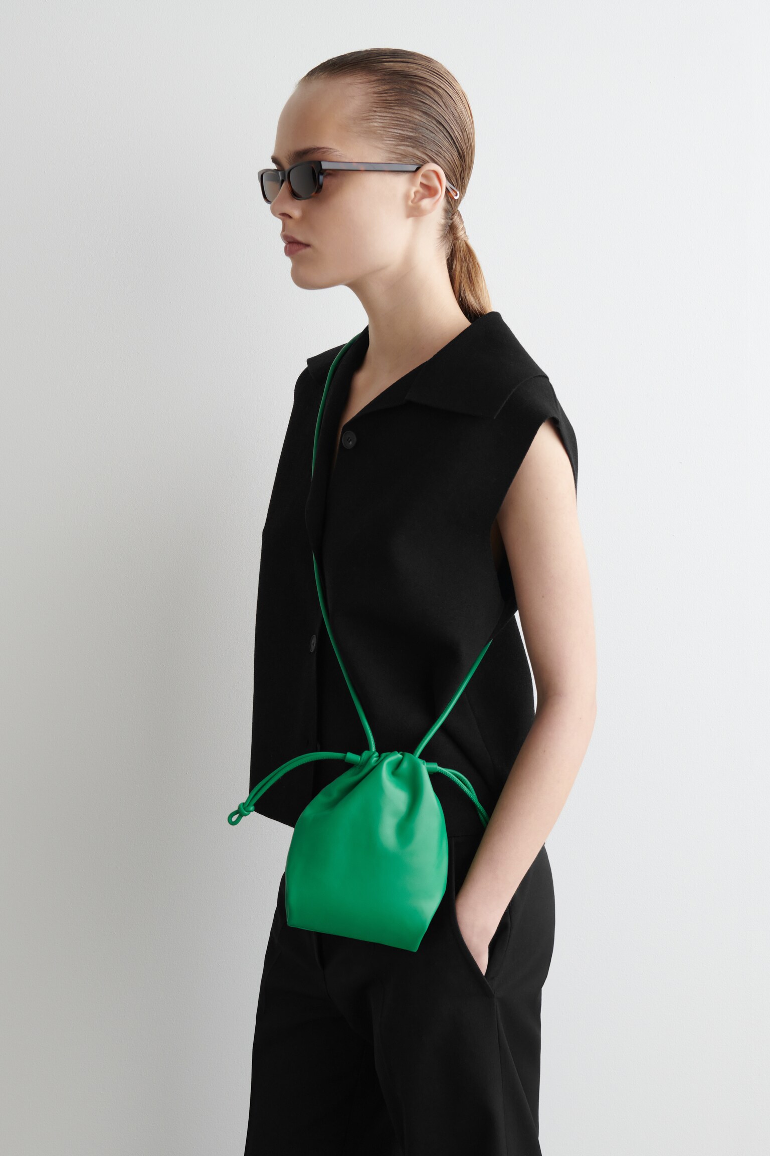 FUNDA PARA TELÉFONO CAVATELLI - PIEL - VERDE