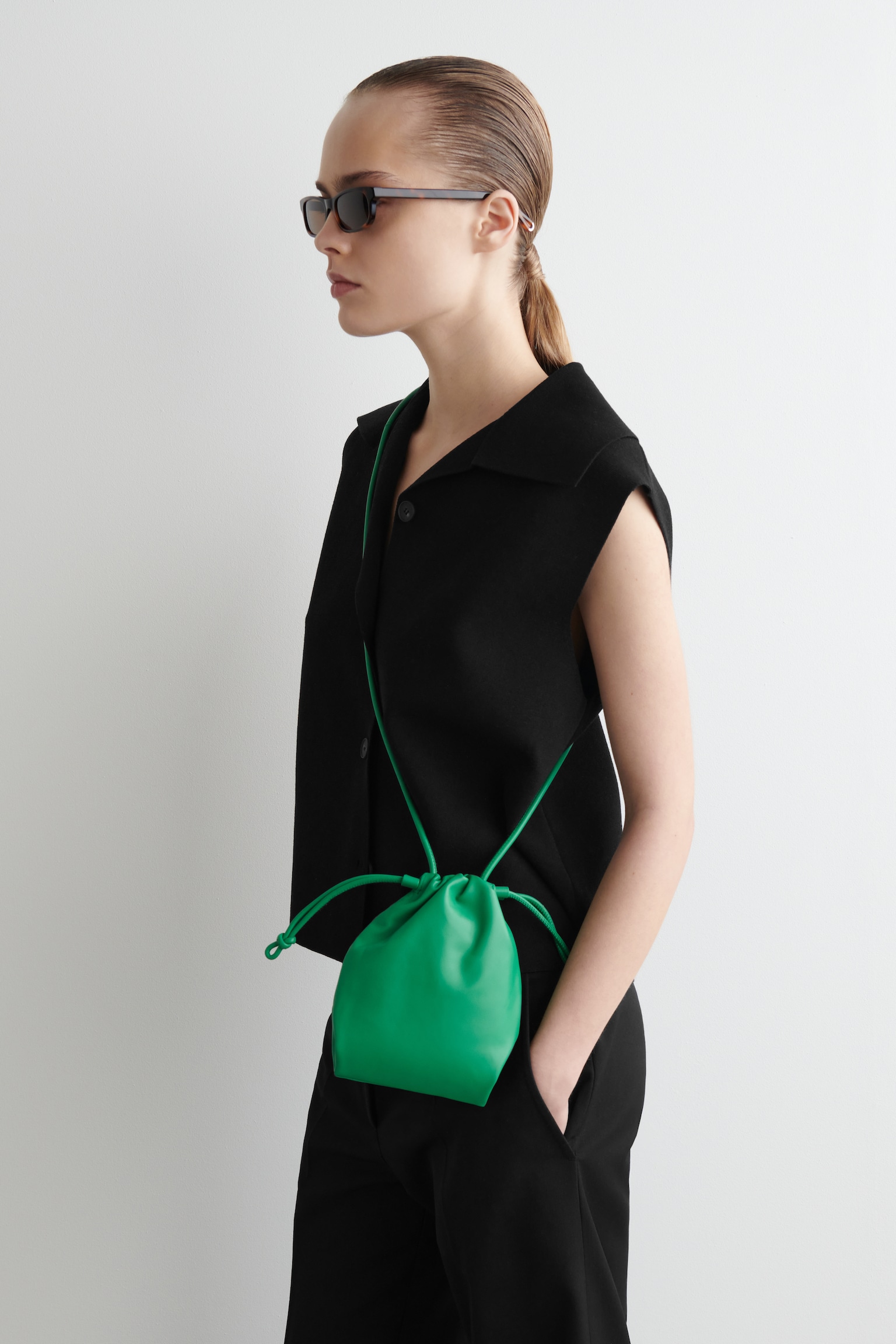 FUNDA PARA TELÉFONO CAVATELLI - PIEL - VERDE