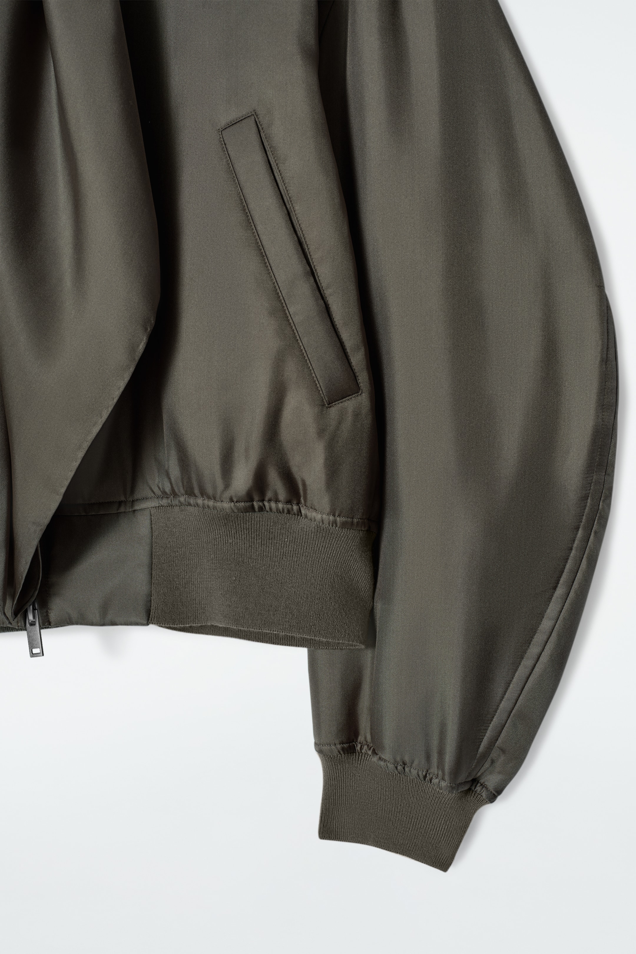 Nagyobb kép megtekintése: SÁLDÍSZES BÉLELT SELYEM BOMBER DZSEKI - BRONZ - NŐI | H&M HU 9