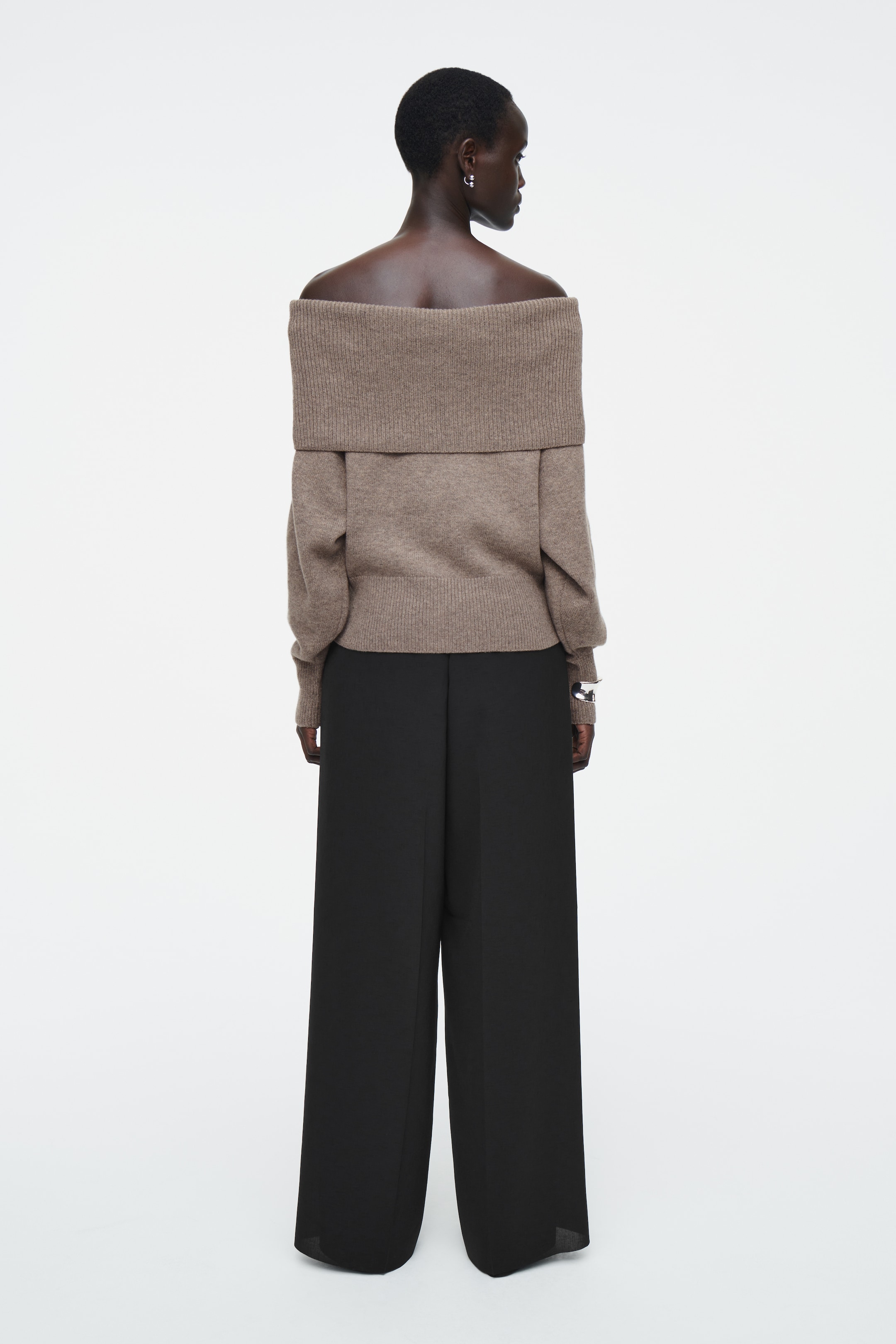 Größeres Bild ansehen: SCHULTERFREIER PULLOVER AUS MERINOWOLLE - BRAUN - Ladies | H&M DE 4
