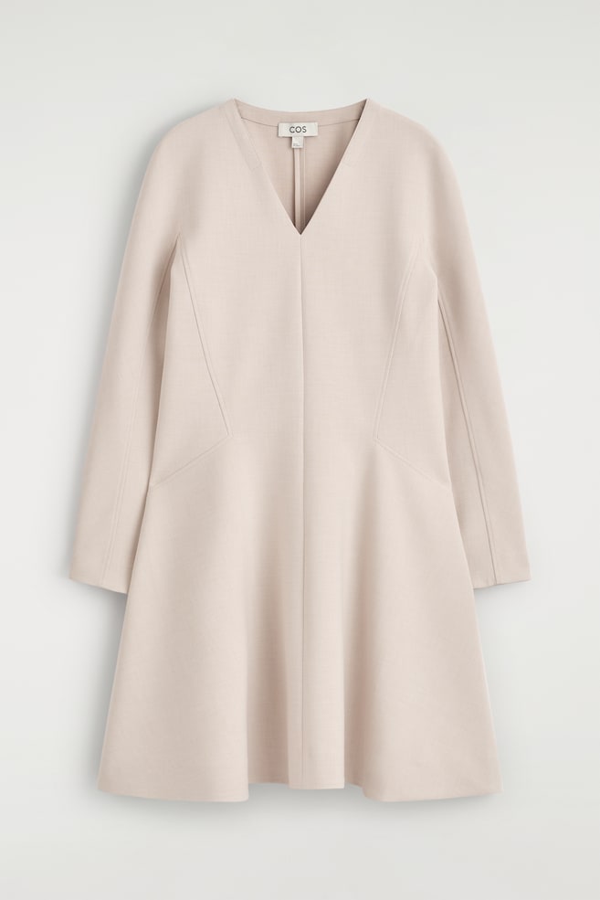 ELEGANTES MINIKLEID MIT V-AUSSCHNITT - BEIGE - 1
