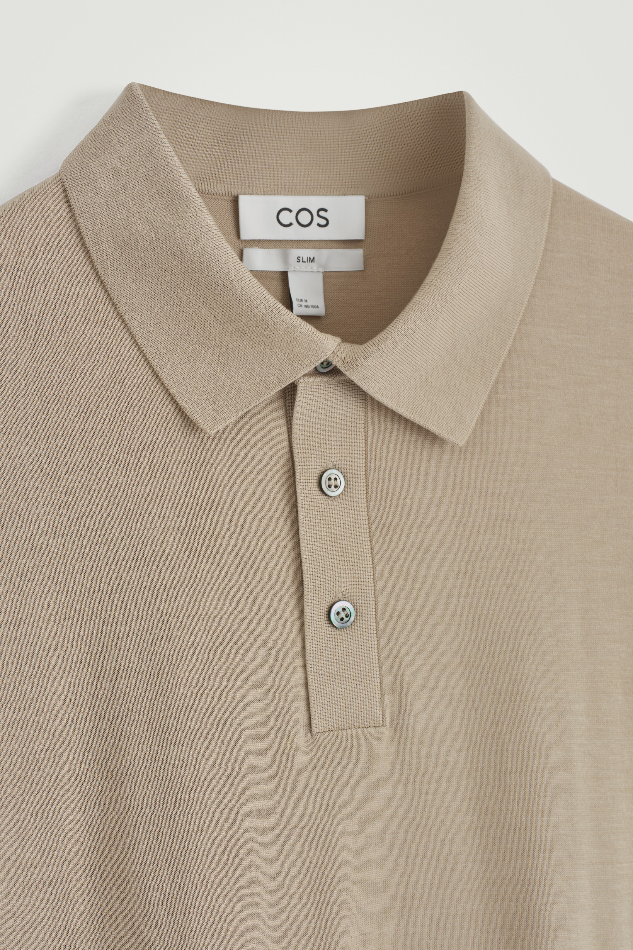 Vezi imaginea mai mare: TRICOU POLO SUBȚIRE DIN MĂTASE TRICOTATĂ - ȘOBOLAN - BĂRBAŢI | H&M RO 8