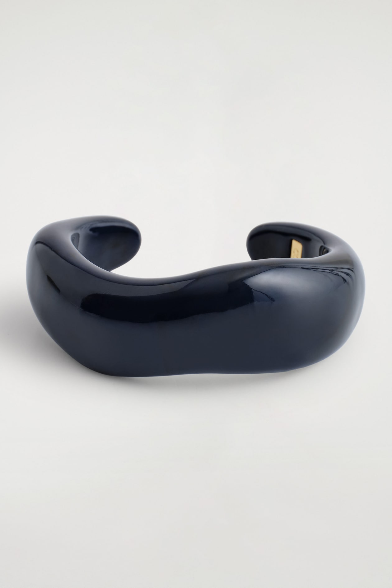 CHUNKY CURVED BANGLE — DARK BLUE