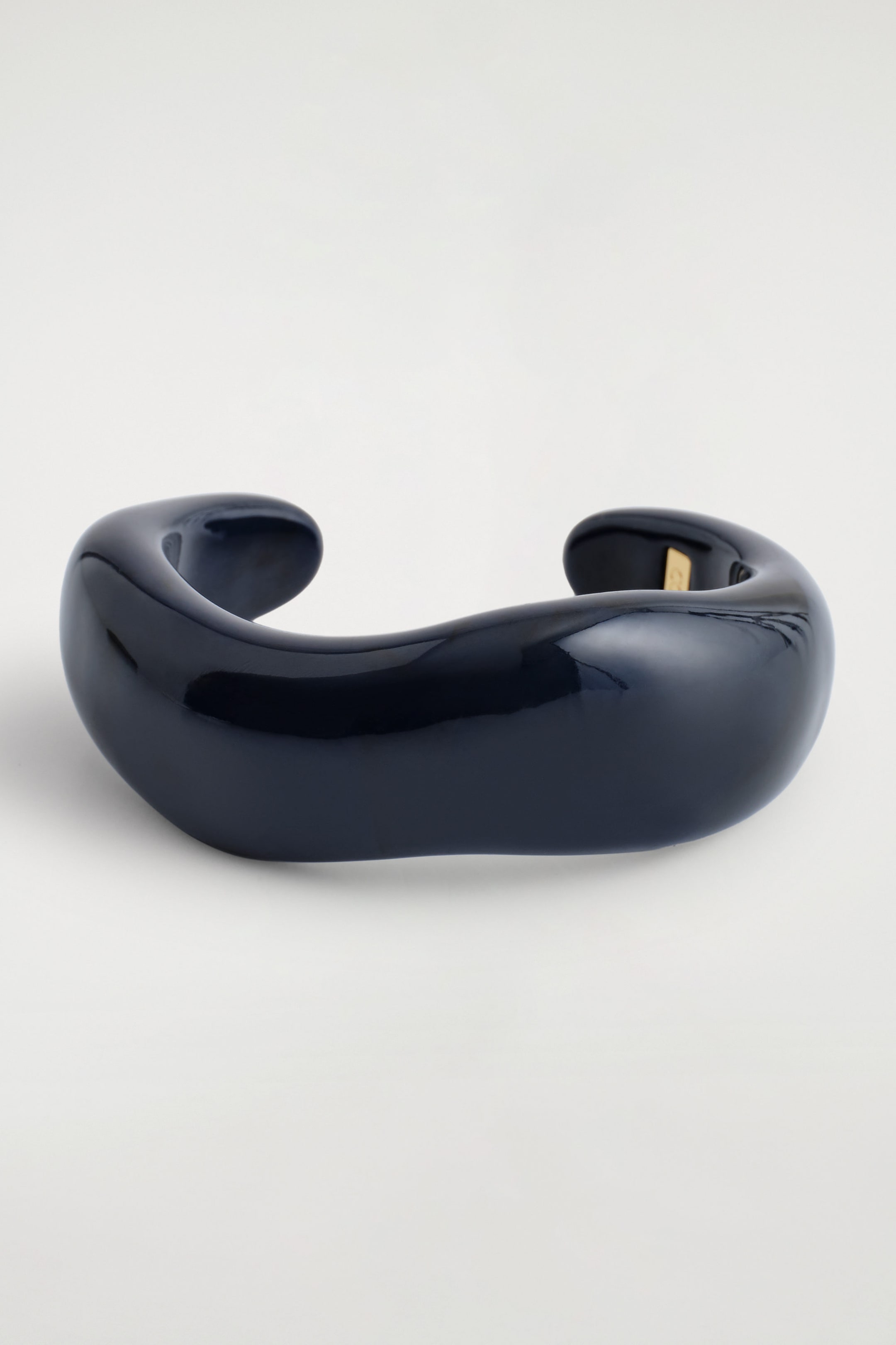 CHUNKY CURVED BANGLE