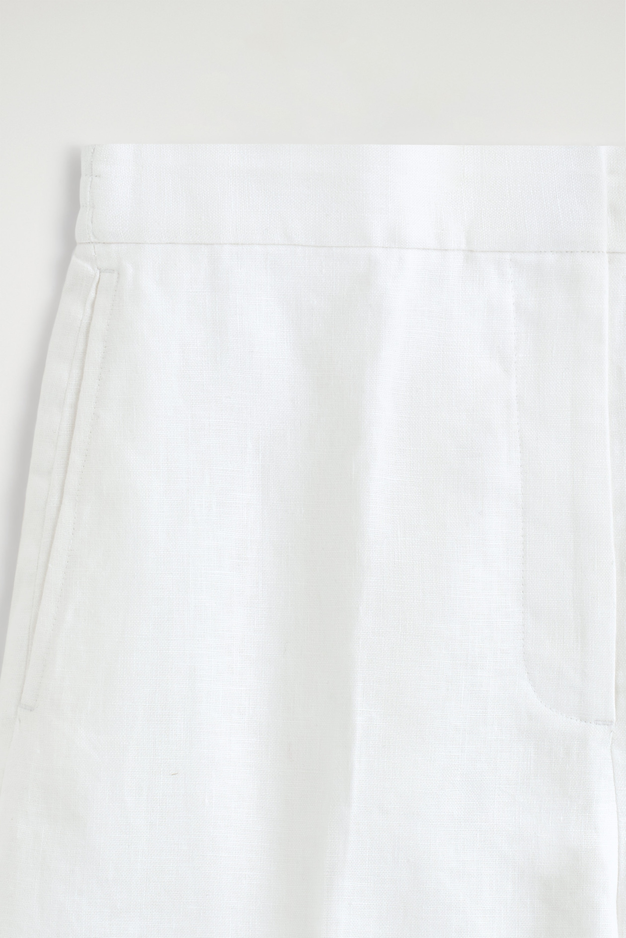 TAILORED ELASTICATED LINEN SHORTS — WHITE