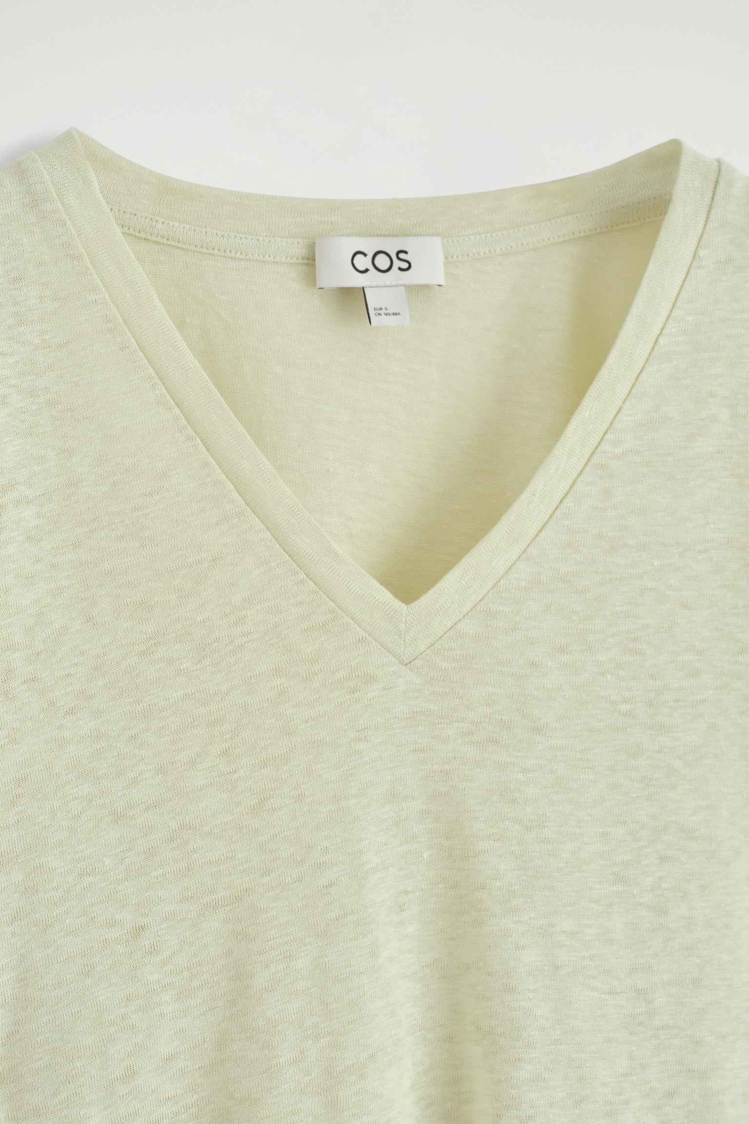 CAMISETA DE LINO CON CUELLO DE PICO - VERDE CLARO/NEGRO - 4
