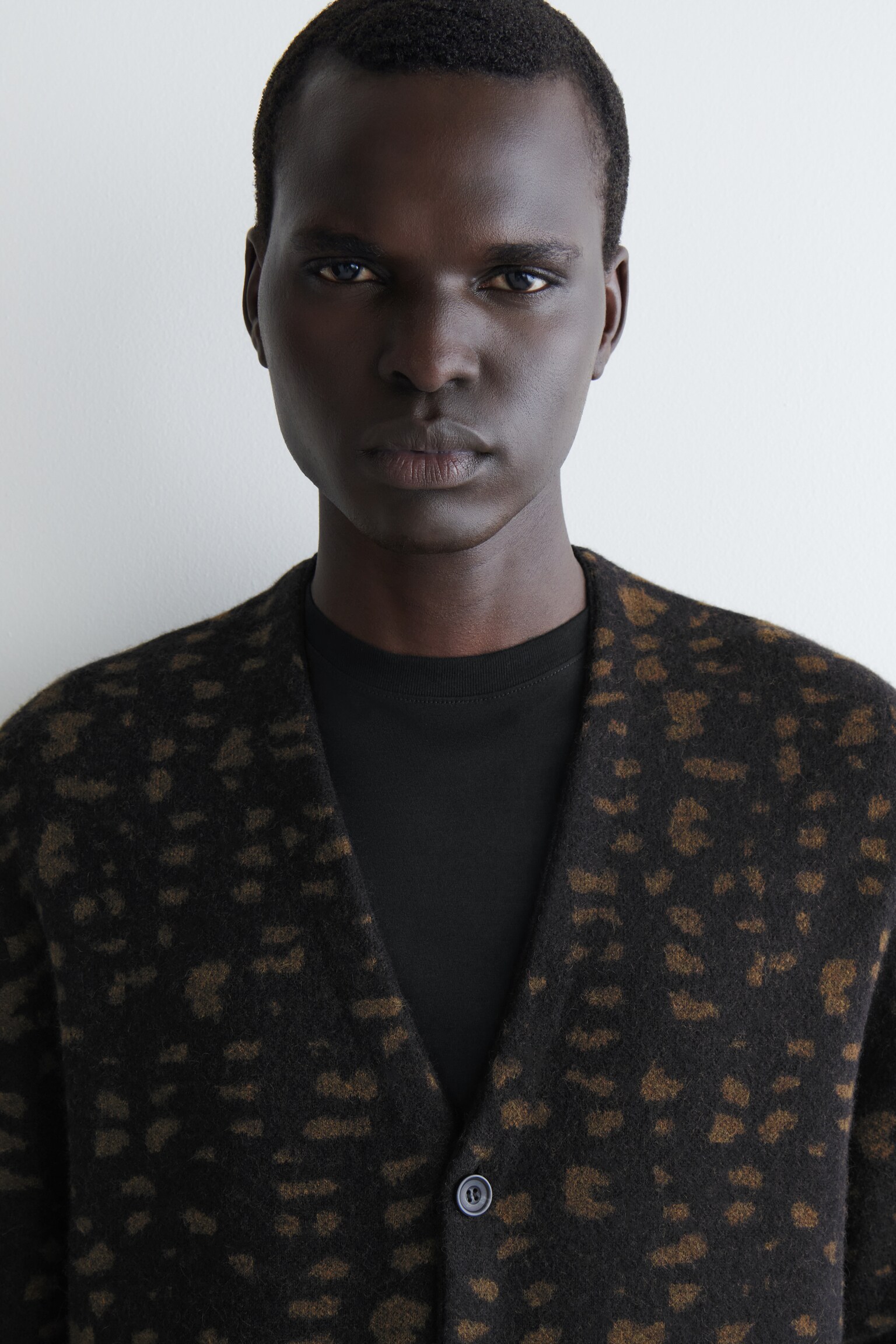 CARDIGAN EN MAILLE GÉOMÉTRIQUE DE LAINE-ALPAGA - BRUN / MOTIF GÉOMÉTRIQUE - 7