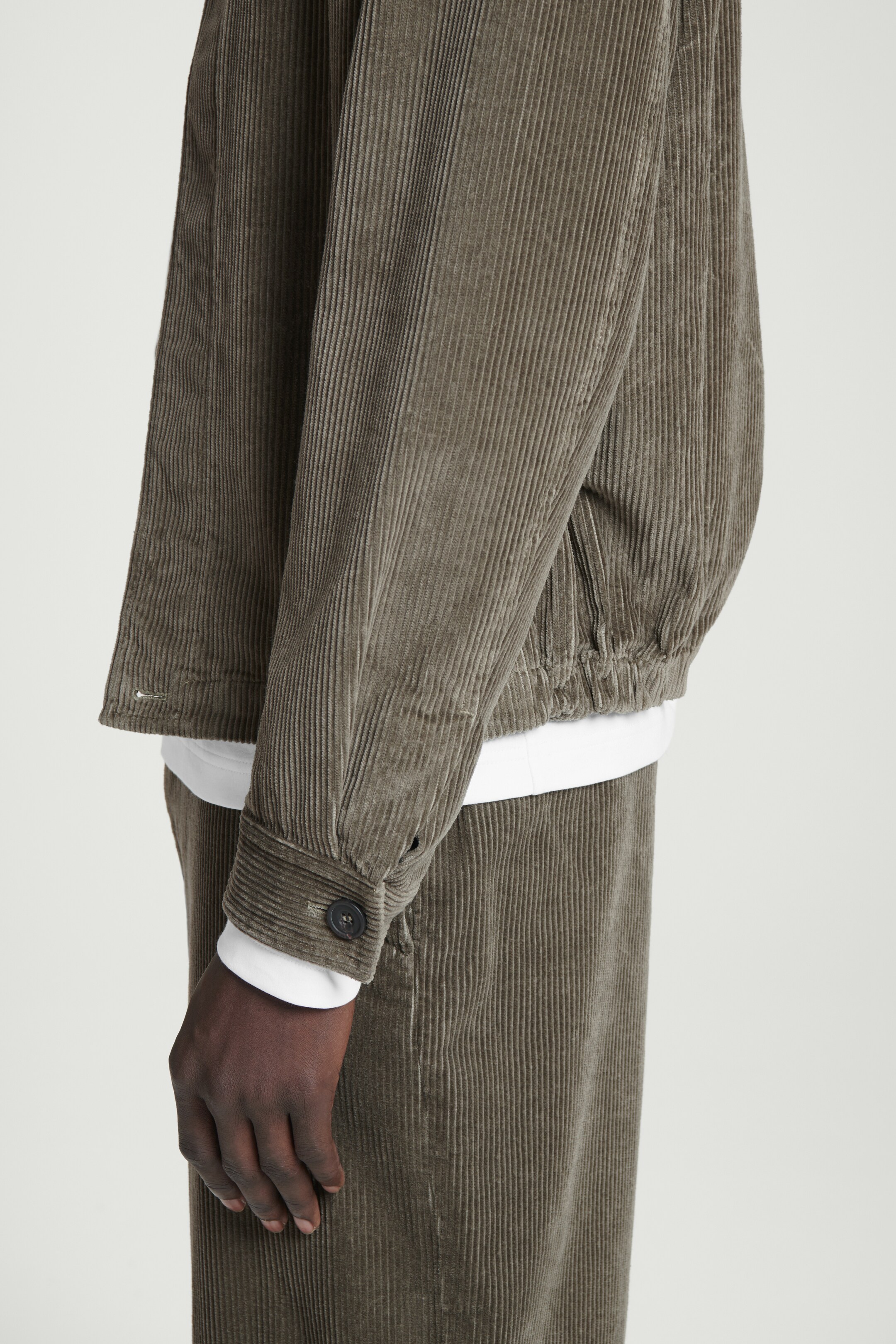 Ingrandisci l'immagine: RELAXED COTTON-CORDUROY OVERSHIRT - DARK KHAKI - UOMO | H&M CH 5