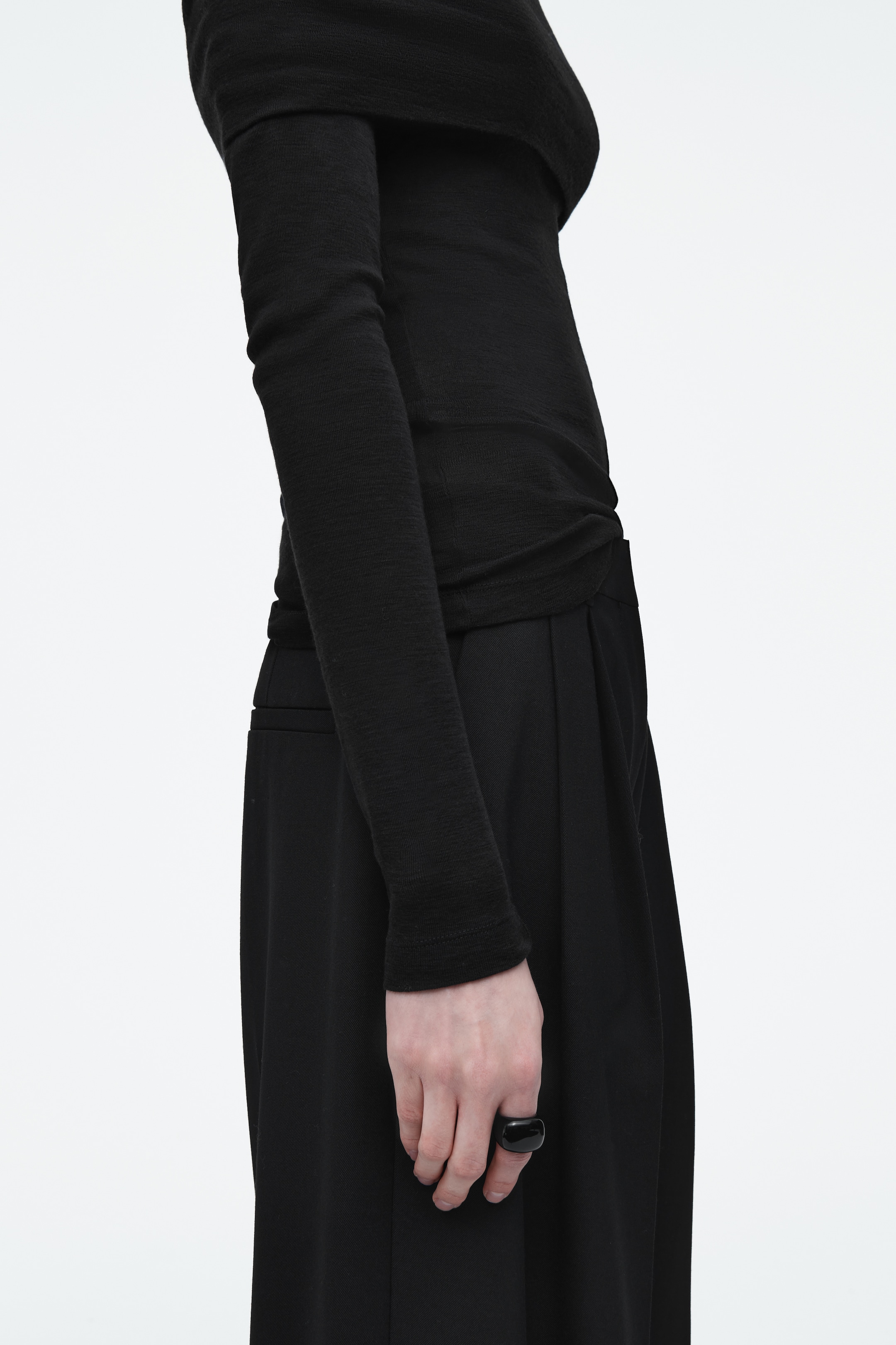 Größeres Bild ansehen: ABGERUNDETER GLASRING - SCHWARZ - Ladies | H&M DE 1