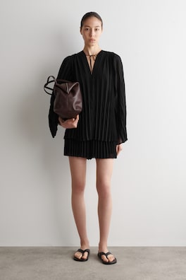 TIE-FRONT PLEATED GEORGETTE BLOUSE — BLACK 2