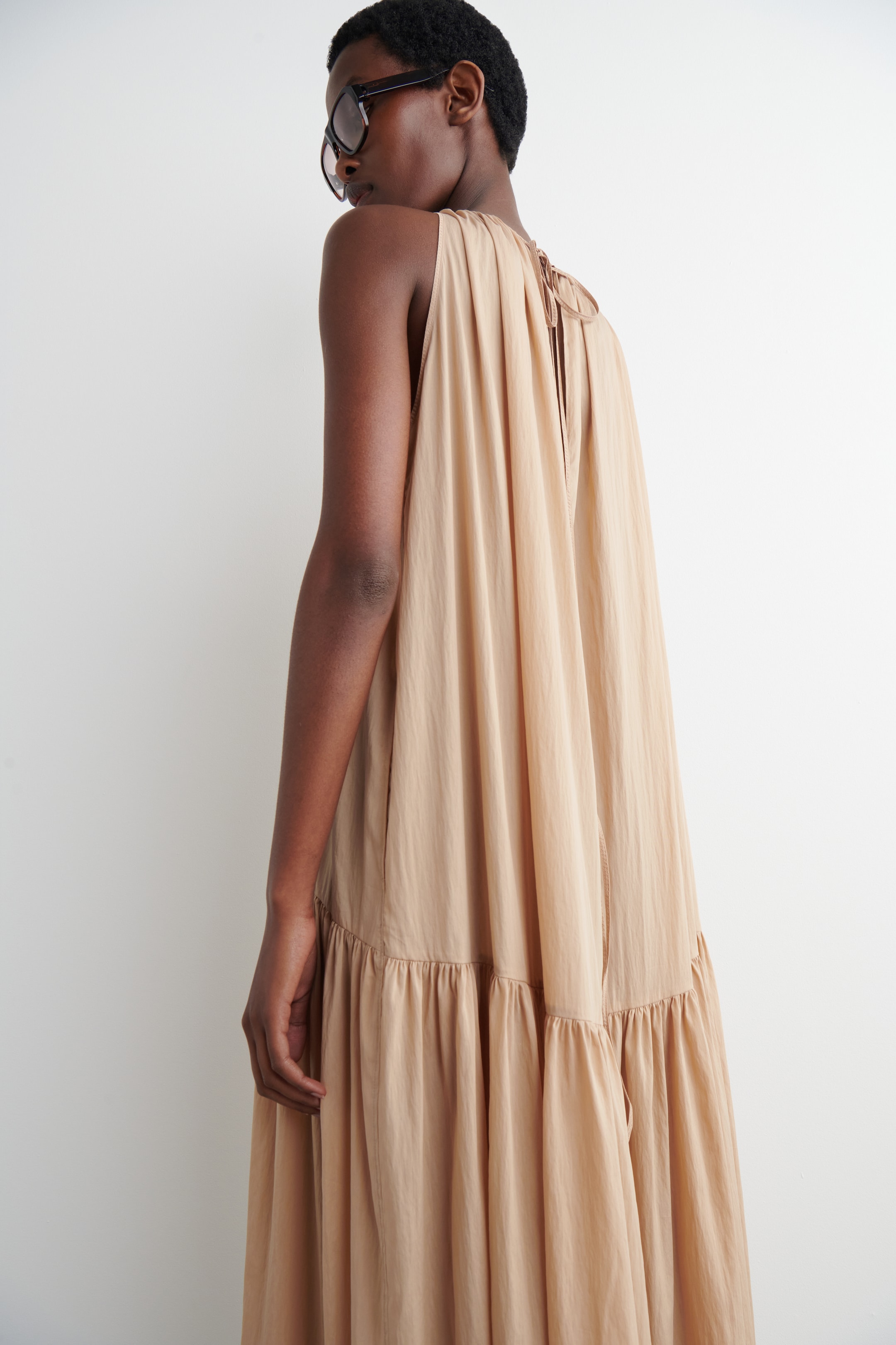 Visualizza immagine più grande: ABITO MAXI ARRICCIATO CON SCOLLO ALL'AMERICANA - BEIGE - DONNA | H&M IT 3